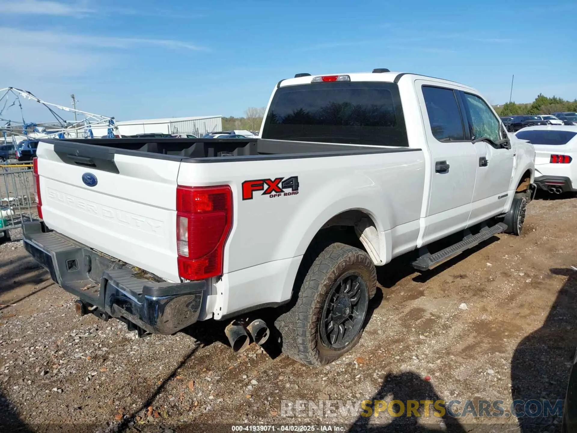 4 Photograph of a damaged car 1FT7W2BTXNEF06817 FORD F-250 2022