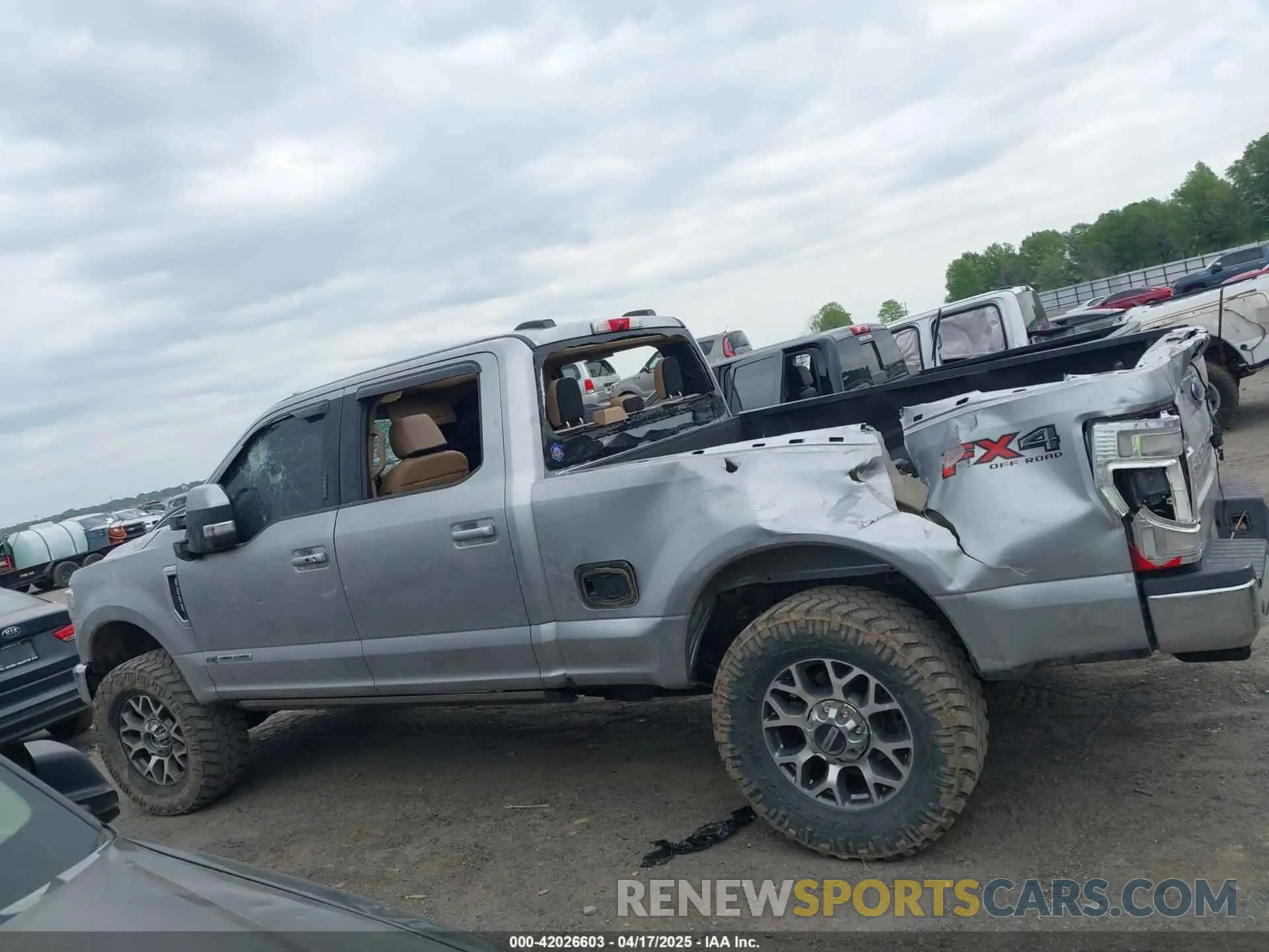 19 Photograph of a damaged car 1FT8W2BT2NED50065 FORD F-250 2022