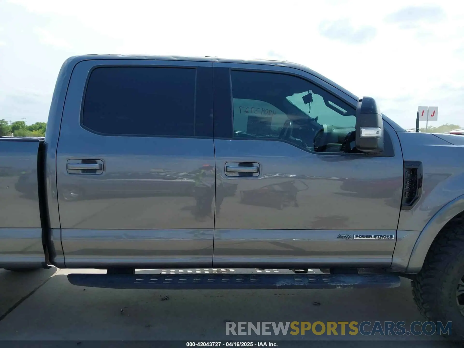 14 Photograph of a damaged car 1FT8W2BT3NED12540 FORD F-250 2022