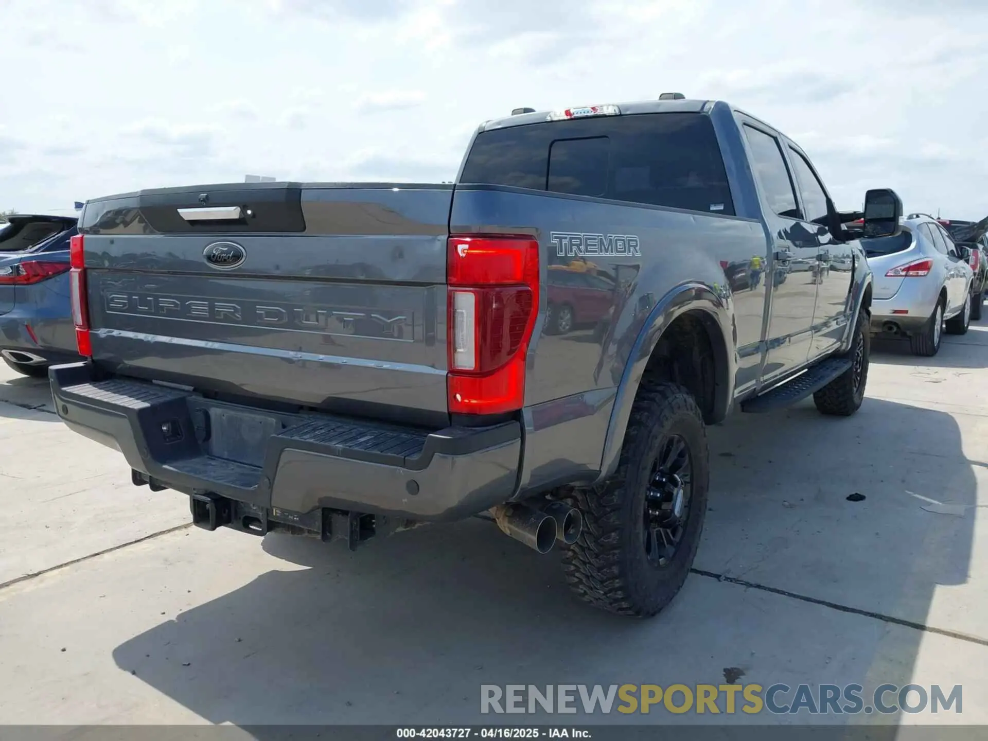 4 Photograph of a damaged car 1FT8W2BT3NED12540 FORD F-250 2022