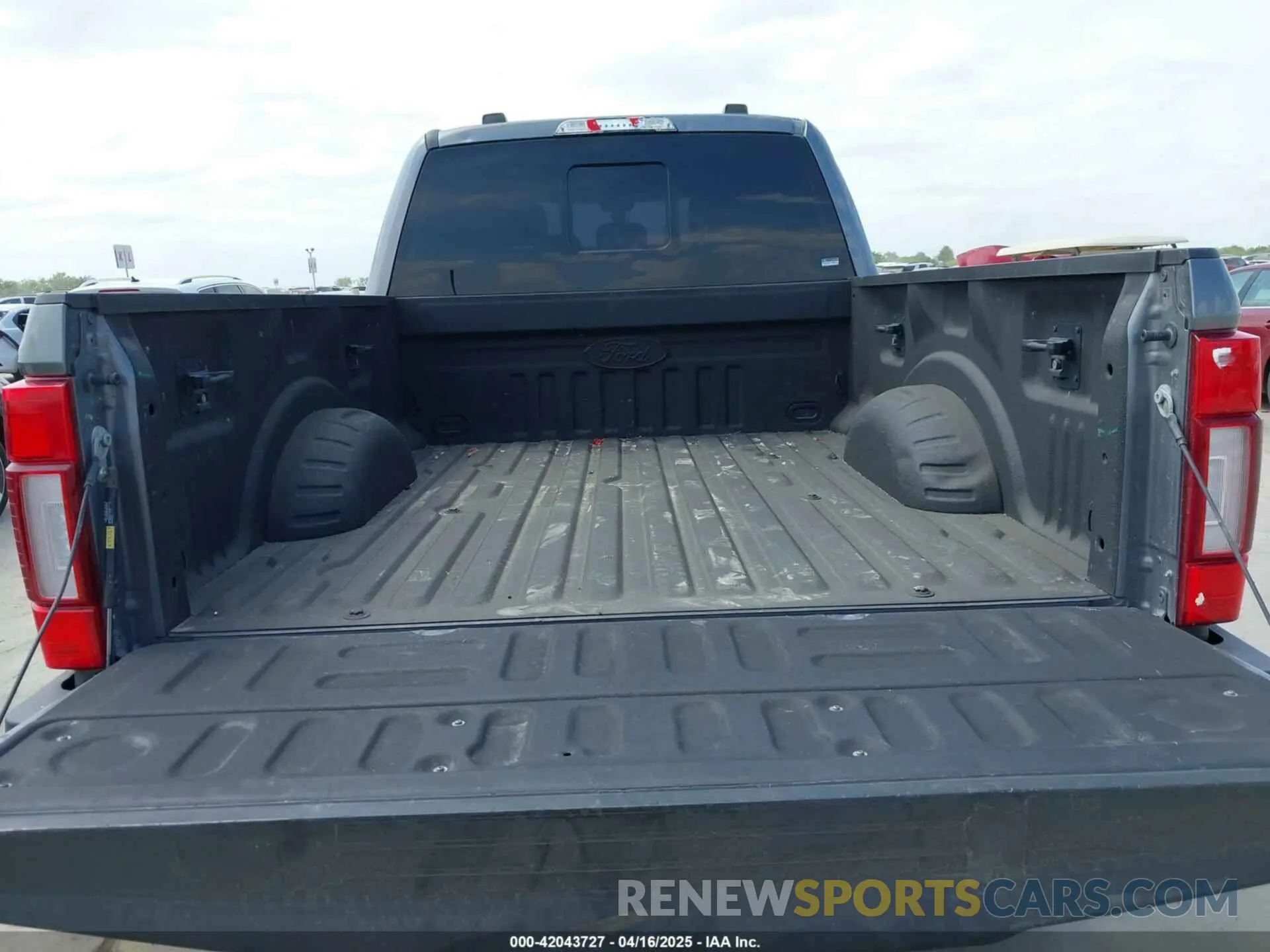 6 Photograph of a damaged car 1FT8W2BT3NED12540 FORD F-250 2022