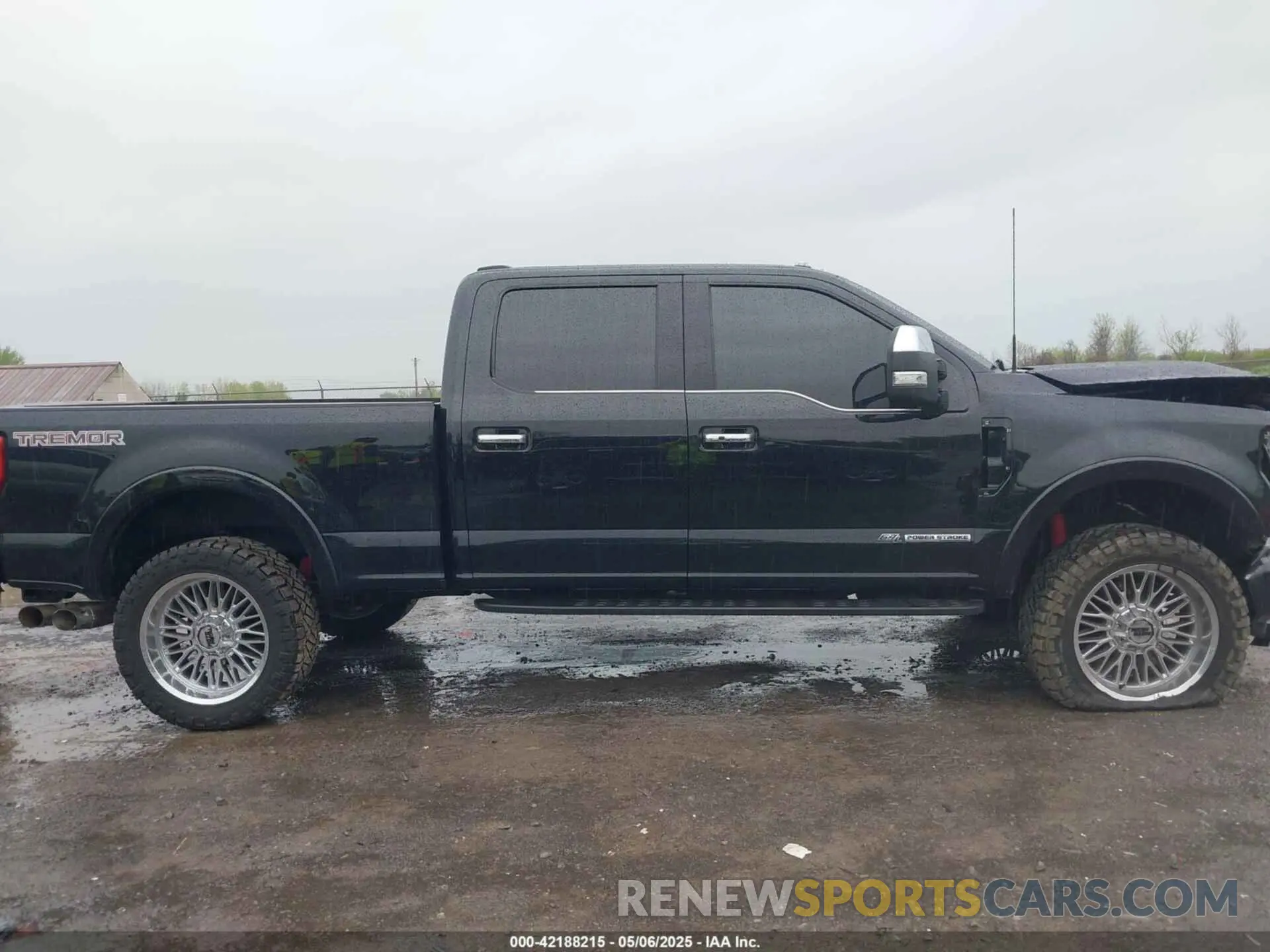 14 Photograph of a damaged car 1FT8W2BT3NED24543 FORD F-250 2022