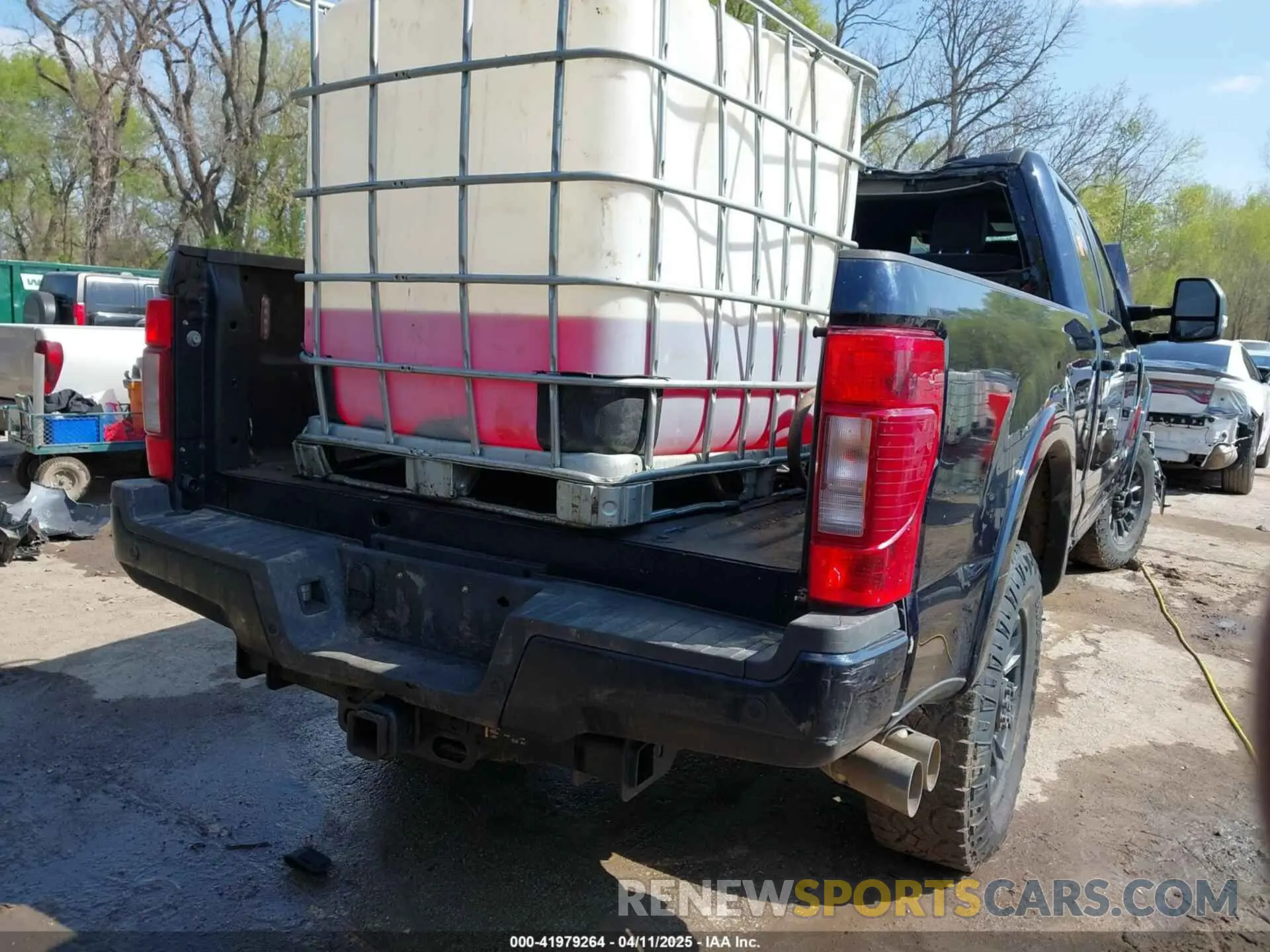 16 Photograph of a damaged car 1FT8W2BT9NED33019 FORD F-250 2022