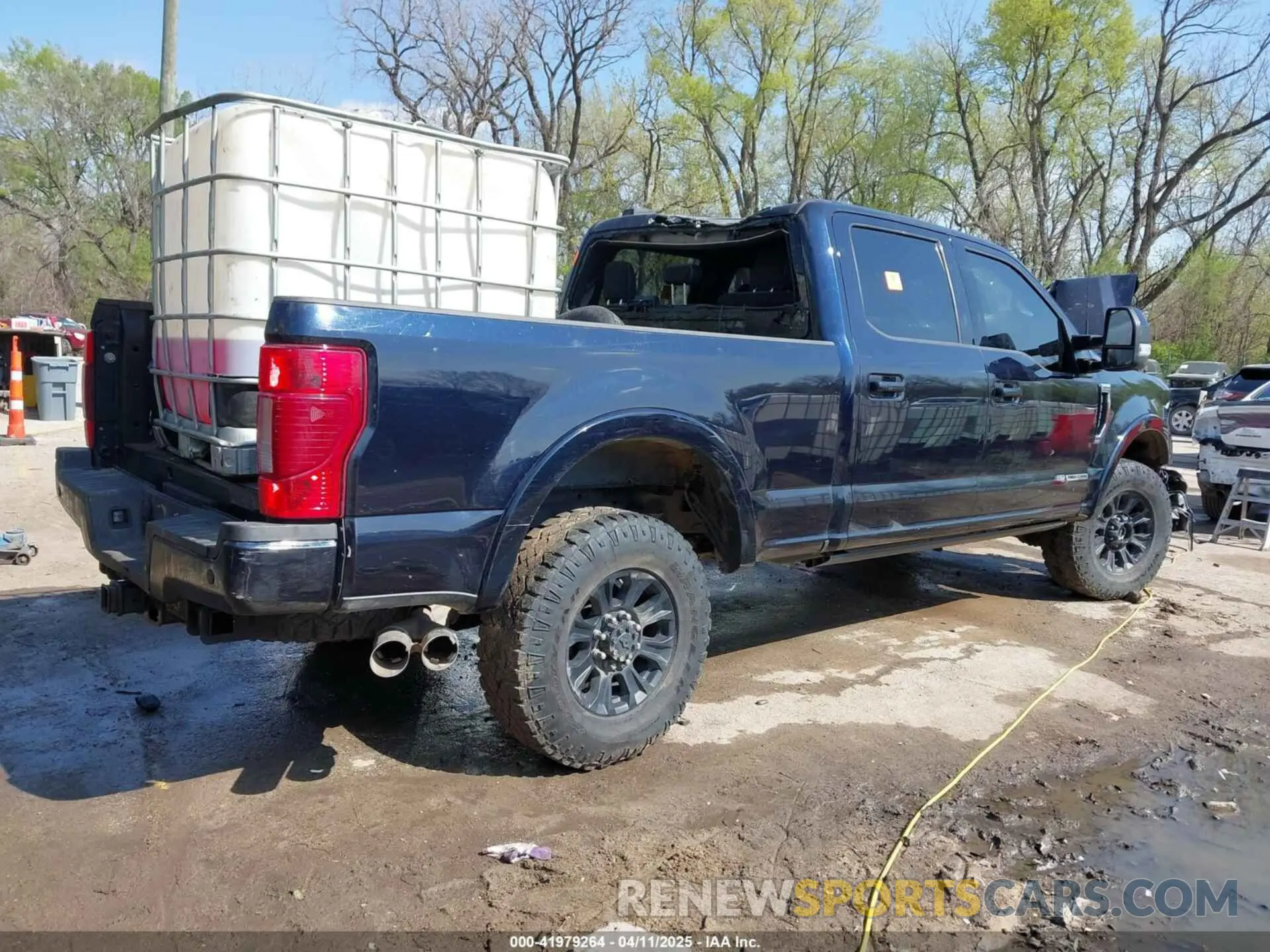 4 Photograph of a damaged car 1FT8W2BT9NED33019 FORD F-250 2022