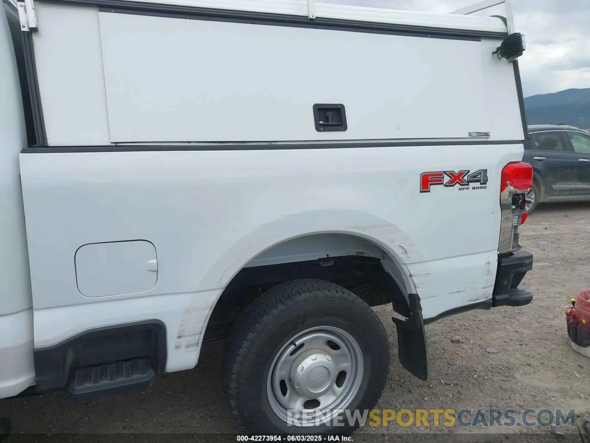 6 Photograph of a damaged car 1FT7W2BA8PEC09403 FORD F-250 2023
