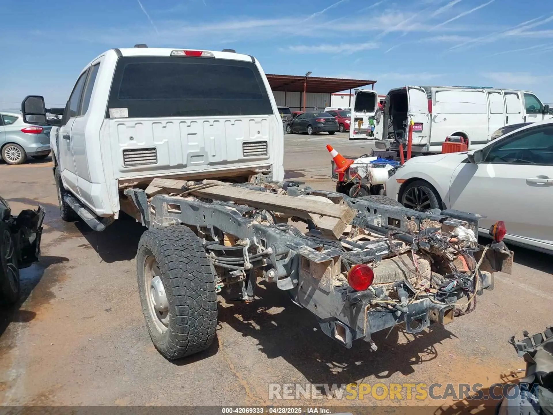 13 Photograph of a damaged car 1FT7X2BA4PEE17582 FORD F-250 2023