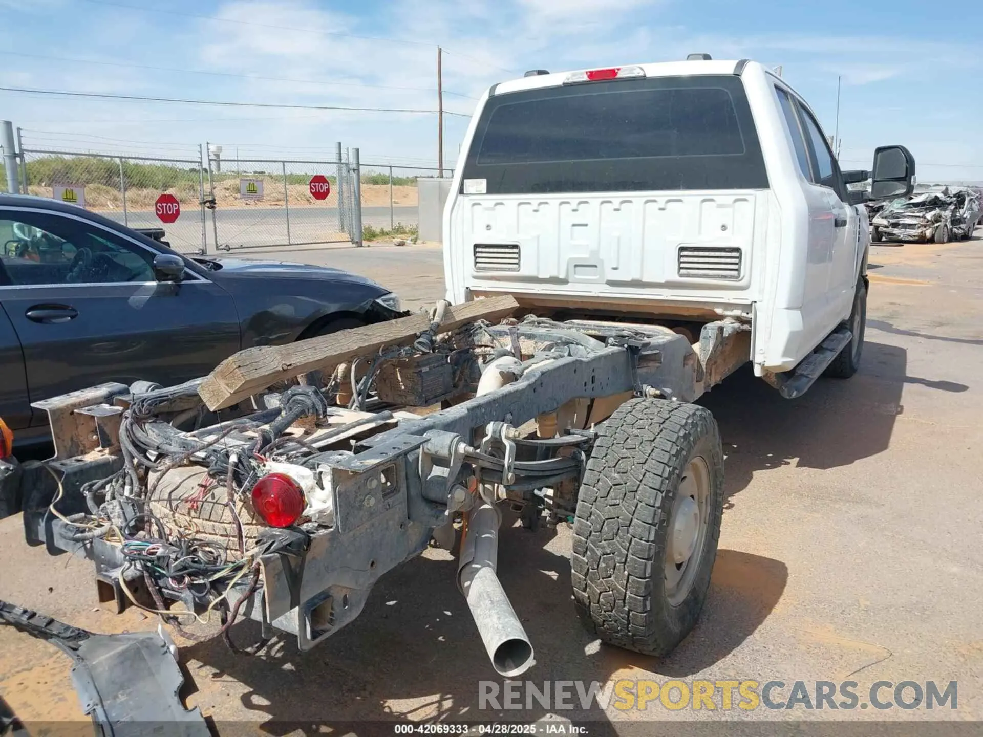 15 Photograph of a damaged car 1FT7X2BA4PEE17582 FORD F-250 2023