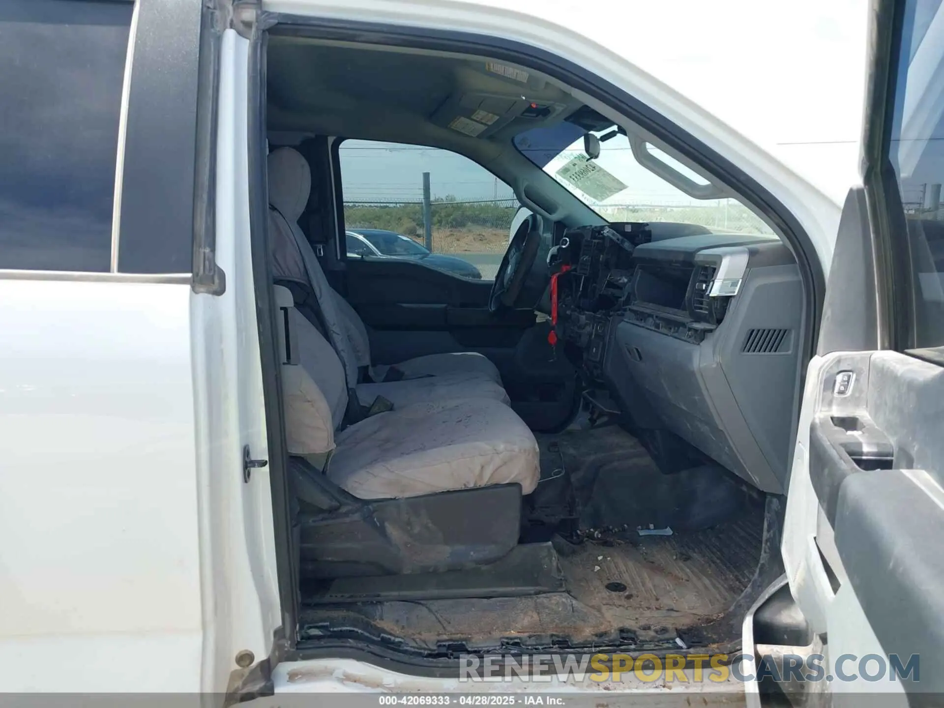 5 Photograph of a damaged car 1FT7X2BA4PEE17582 FORD F-250 2023