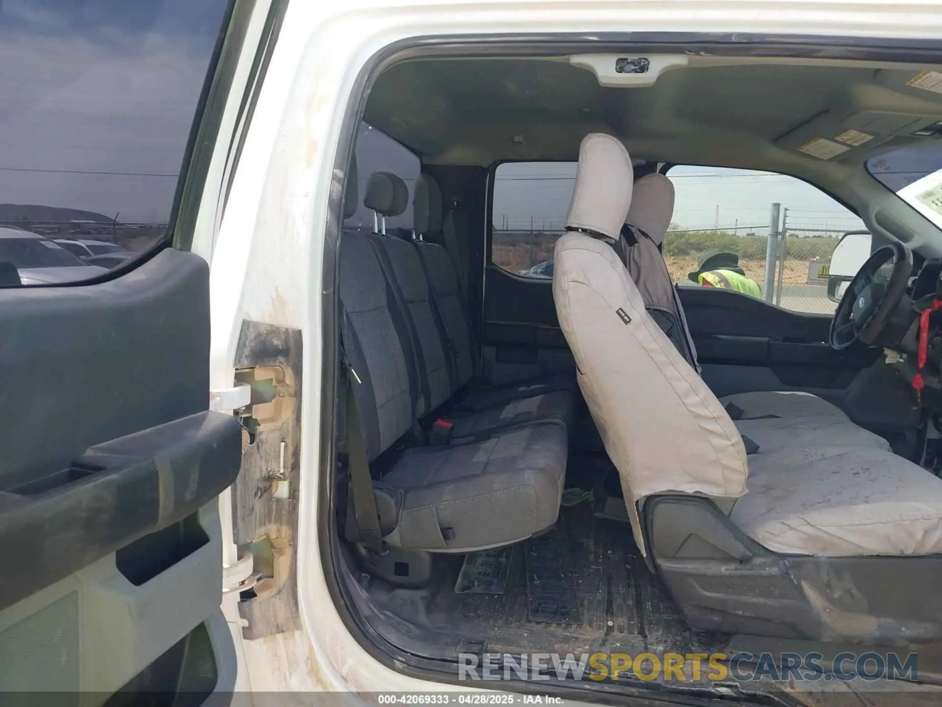 8 Photograph of a damaged car 1FT7X2BA4PEE17582 FORD F-250 2023