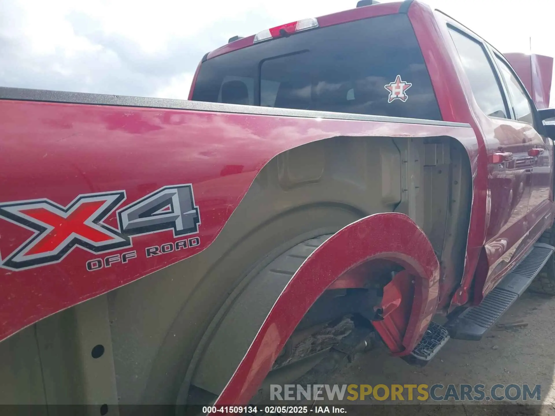 13 Photograph of a damaged car 1FT8W2BT1PEC76642 FORD F-250 2023