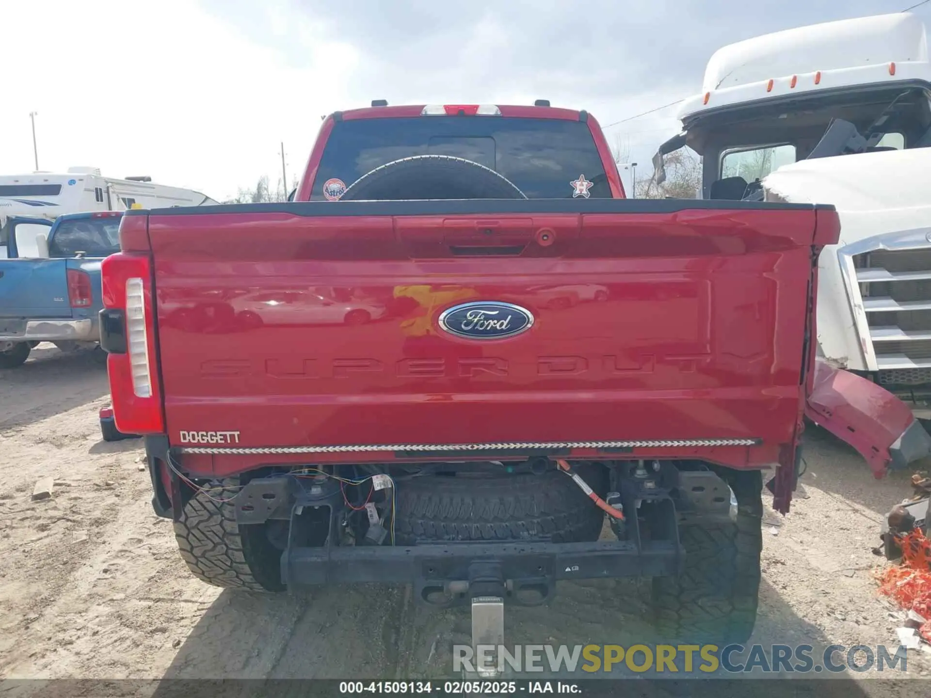 15 Photograph of a damaged car 1FT8W2BT1PEC76642 FORD F-250 2023