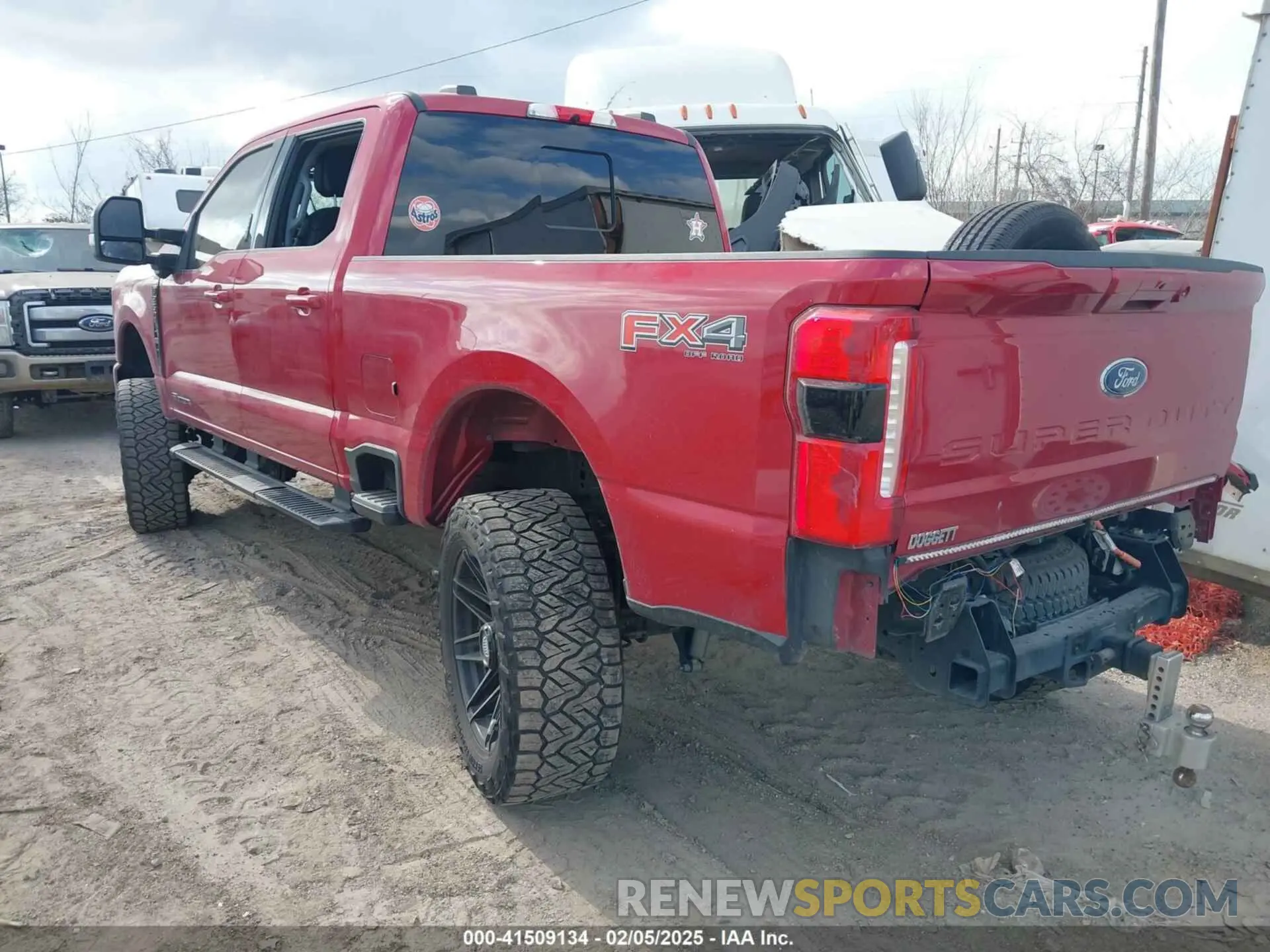 3 Photograph of a damaged car 1FT8W2BT1PEC76642 FORD F-250 2023