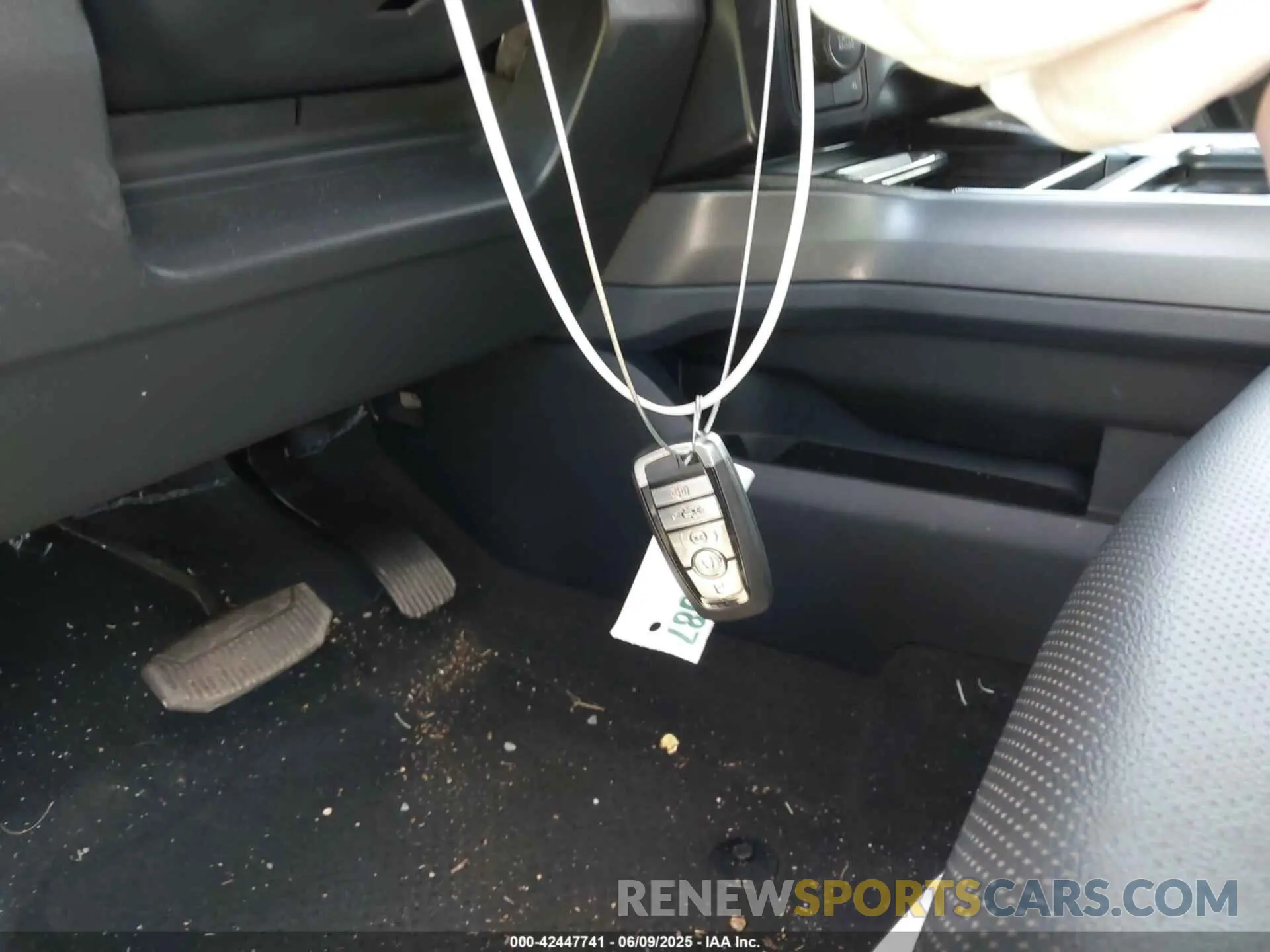 11 Photograph of a damaged car 1FT8W2BT1PEC80819 FORD F-250 2023