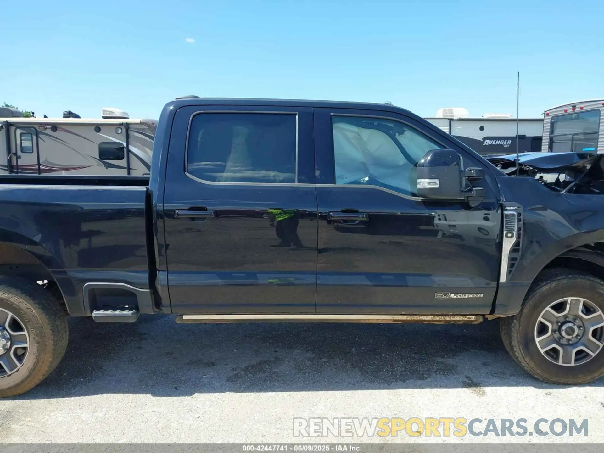 13 Photograph of a damaged car 1FT8W2BT1PEC80819 FORD F-250 2023