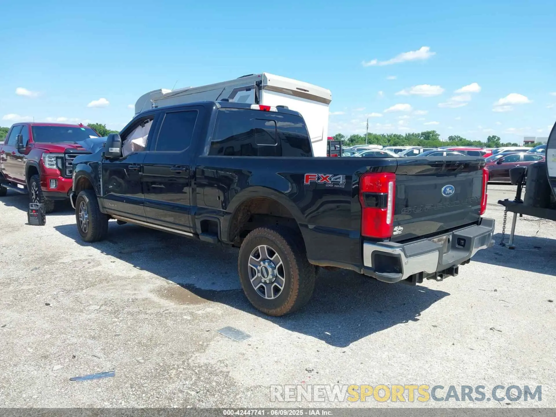 3 Photograph of a damaged car 1FT8W2BT1PEC80819 FORD F-250 2023