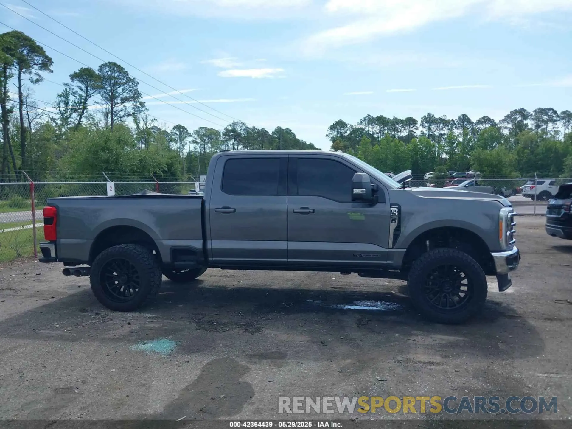 13 Photograph of a damaged car 1FT8W2BT3PED84406 FORD F-250 2023