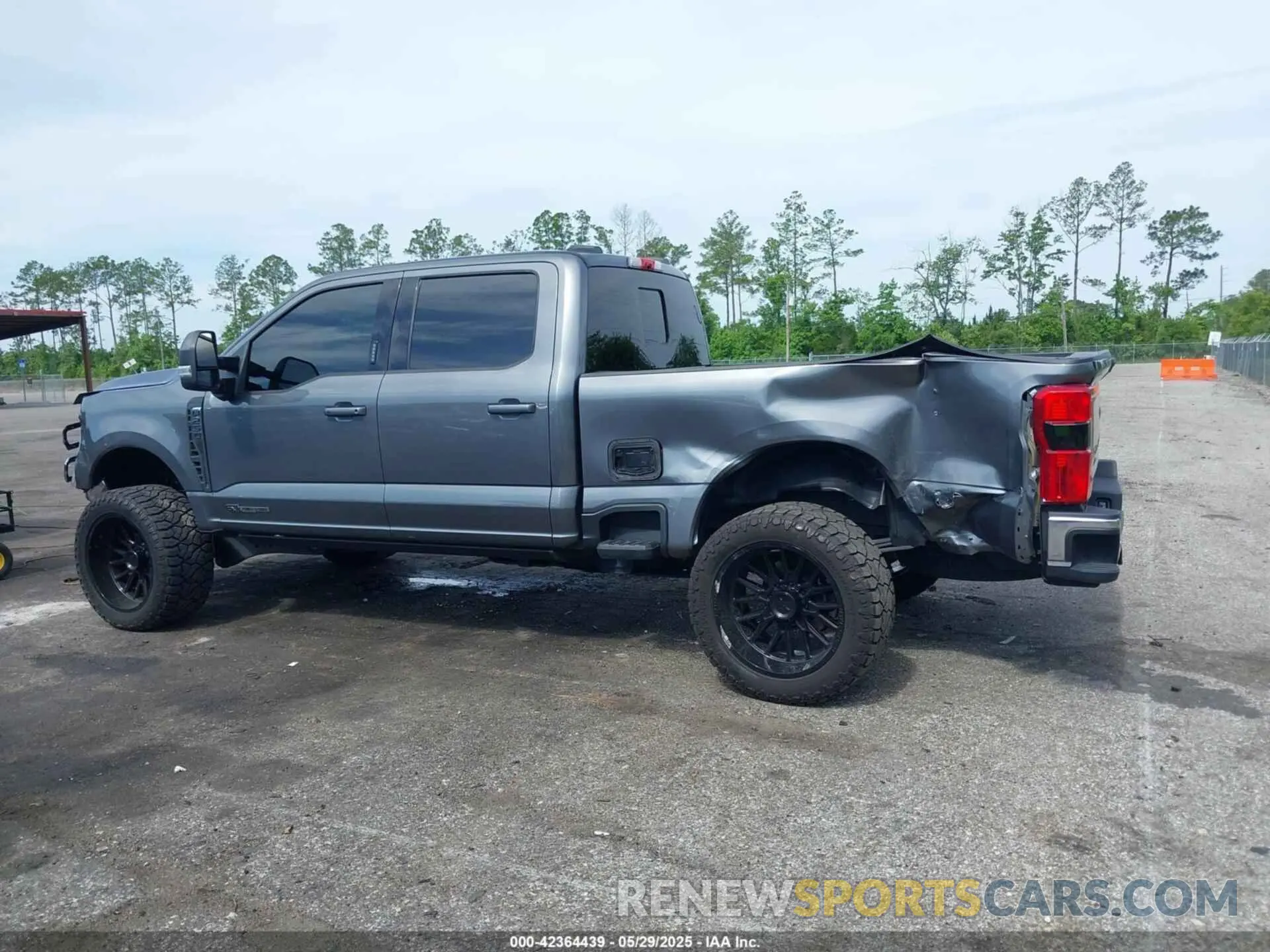 14 Photograph of a damaged car 1FT8W2BT3PED84406 FORD F-250 2023