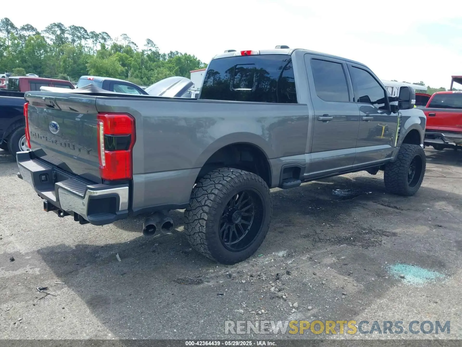 4 Photograph of a damaged car 1FT8W2BT3PED84406 FORD F-250 2023