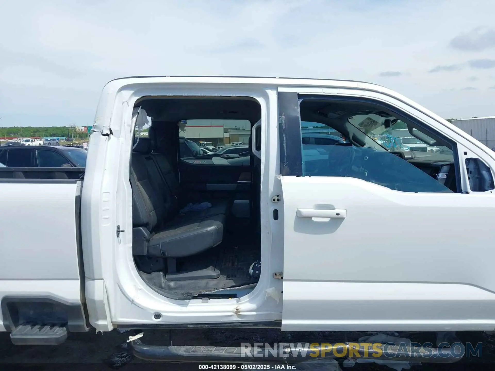 11 Photograph of a damaged car 1FT8W2BT9PED33475 FORD F-250 2023