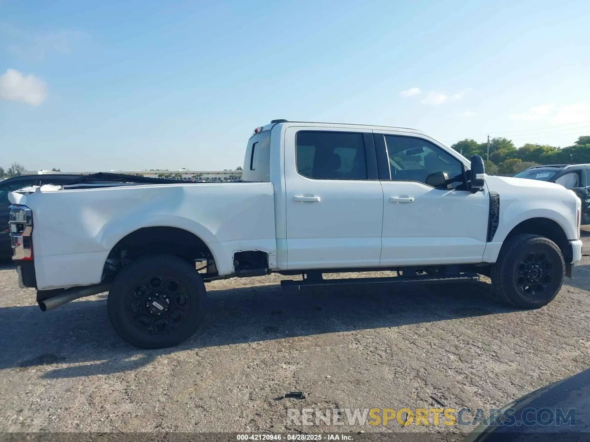 14 Фотография поврежденного автомобиля 1FT8W2BN0RED51481 FORD F-250 2024