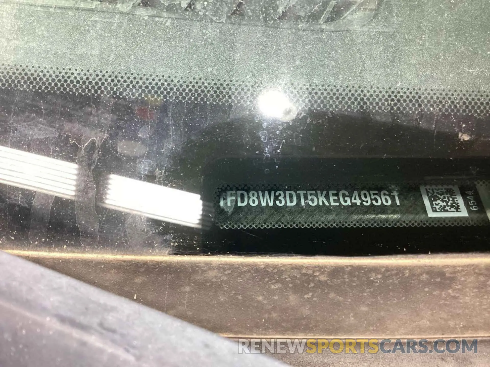 6 Фотография поврежденного автомобиля 1FD8W3DT5KEG49561 FORD F-350 2019