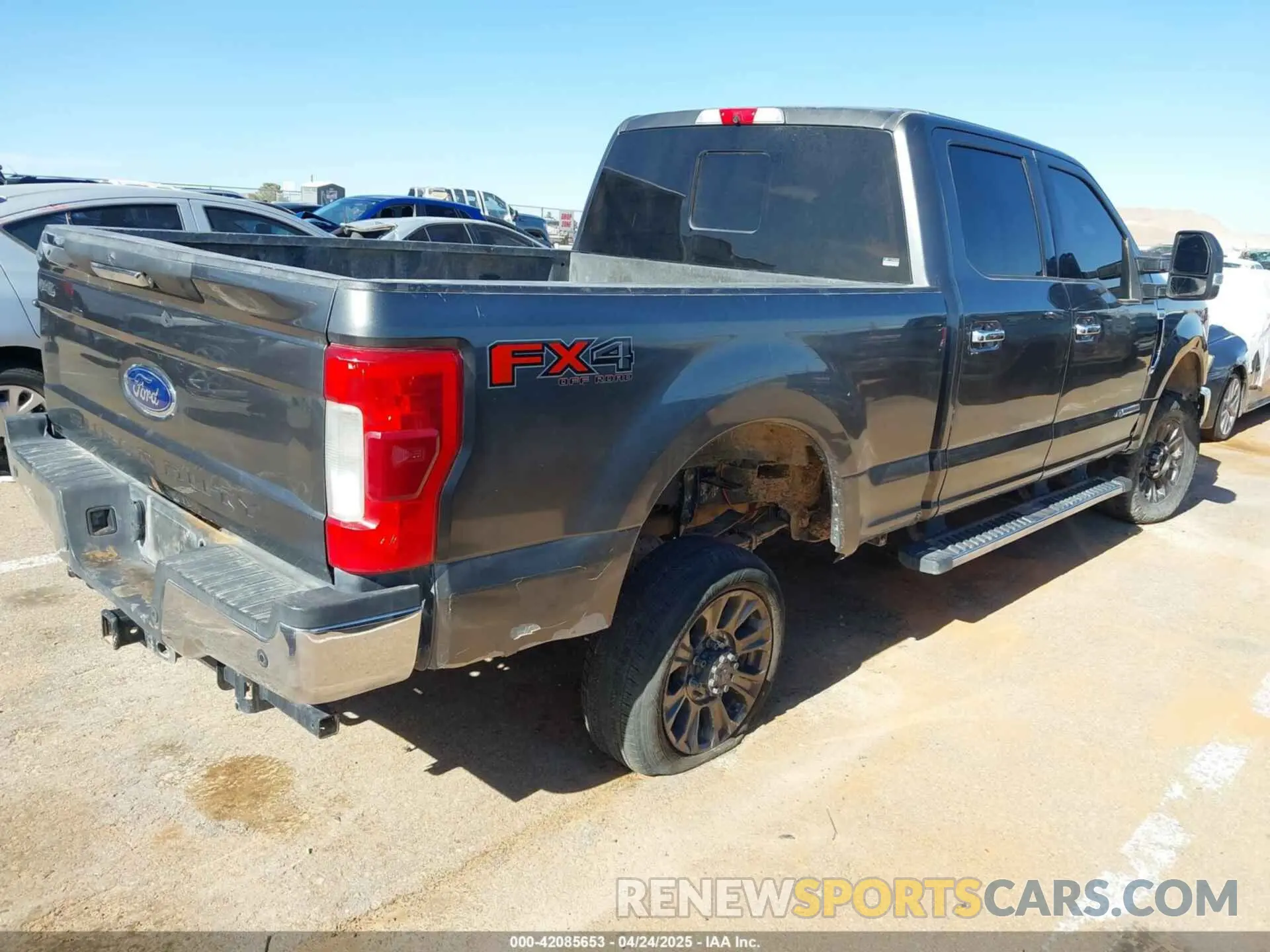 4 Фотография поврежденного автомобиля 1FT8W3BT1KEE83563 FORD F-350 2019