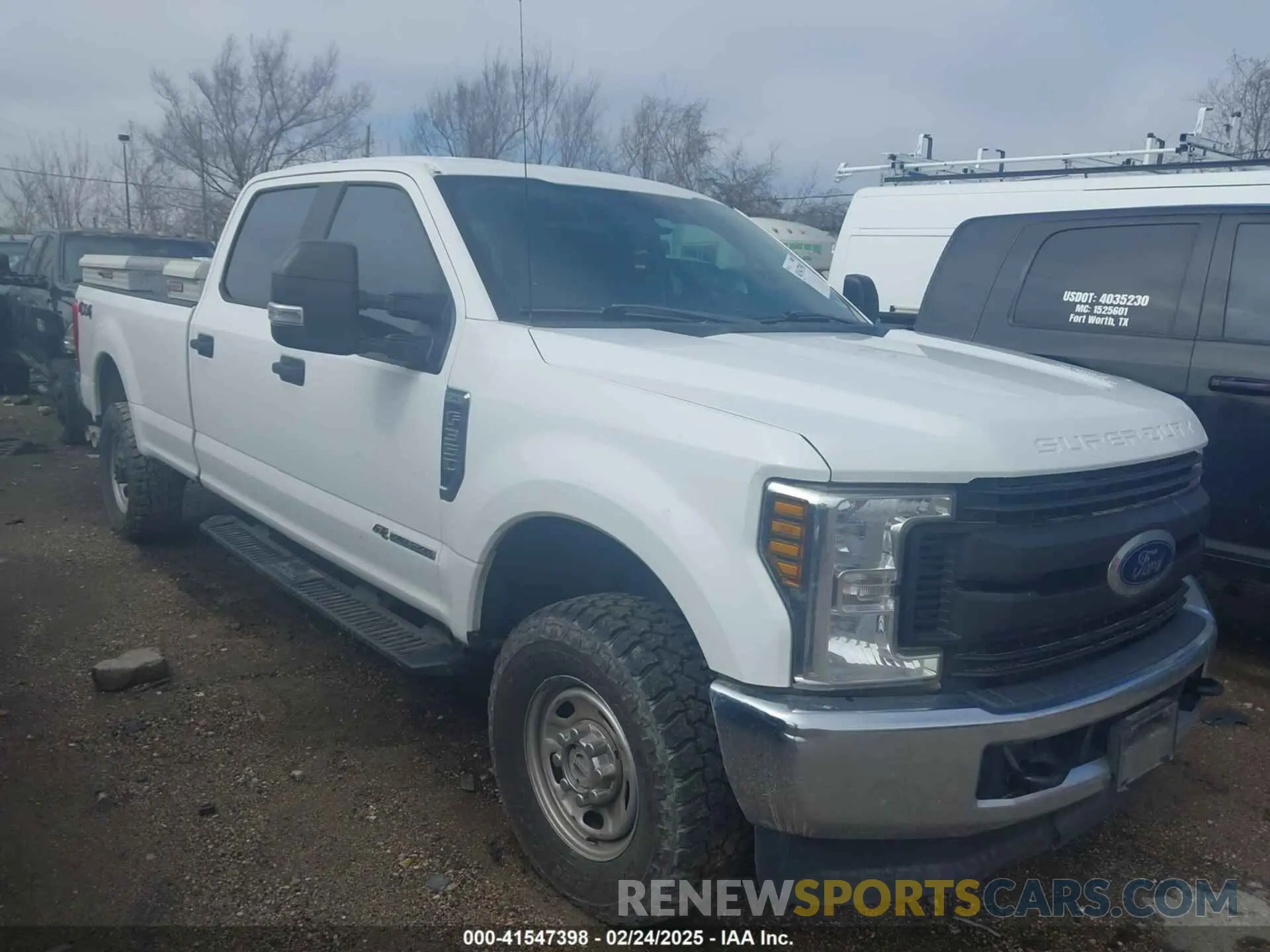 1 Photograph of a damaged car 1FT8W3BT1KEG06231 FORD F-350 2019