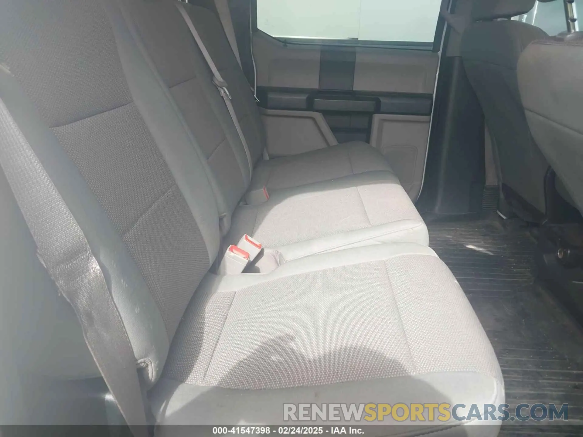 6 Photograph of a damaged car 1FT8W3BT1KEG06231 FORD F-350 2019