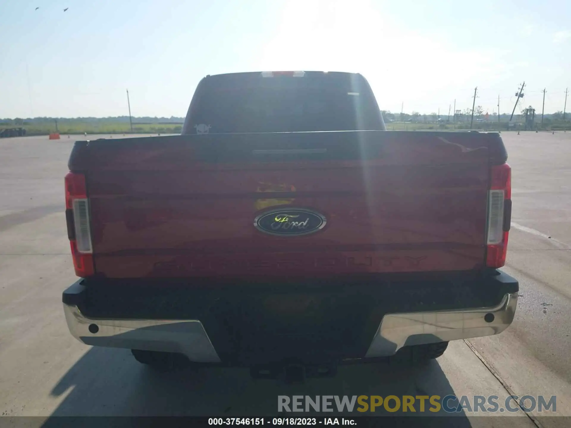 8 Photograph of a damaged car 1FT8W3BT5KEC19441 FORD F-350 2019