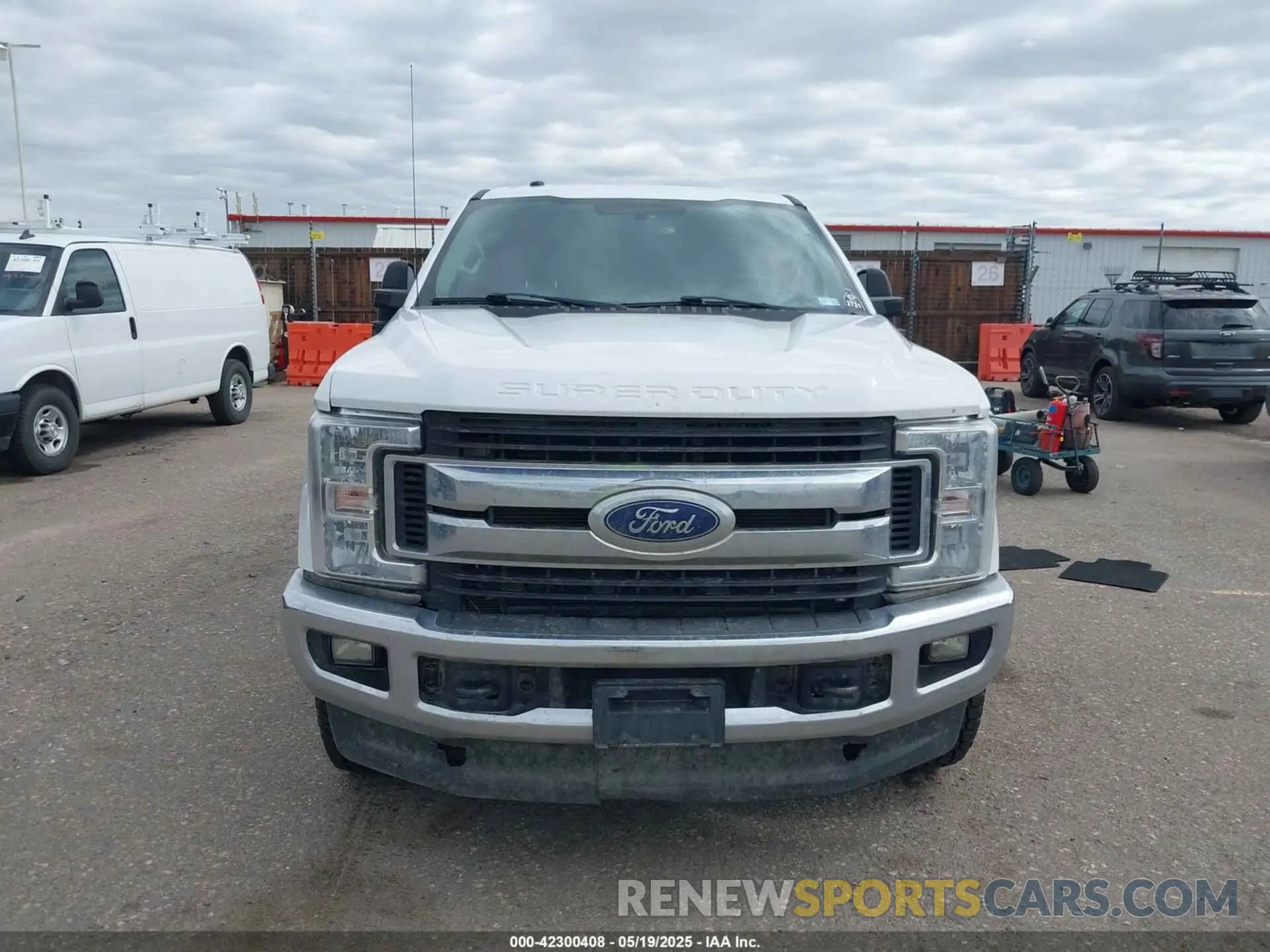 12 Photograph of a damaged car 1FT8W3BT5KEE66328 FORD F-350 2019