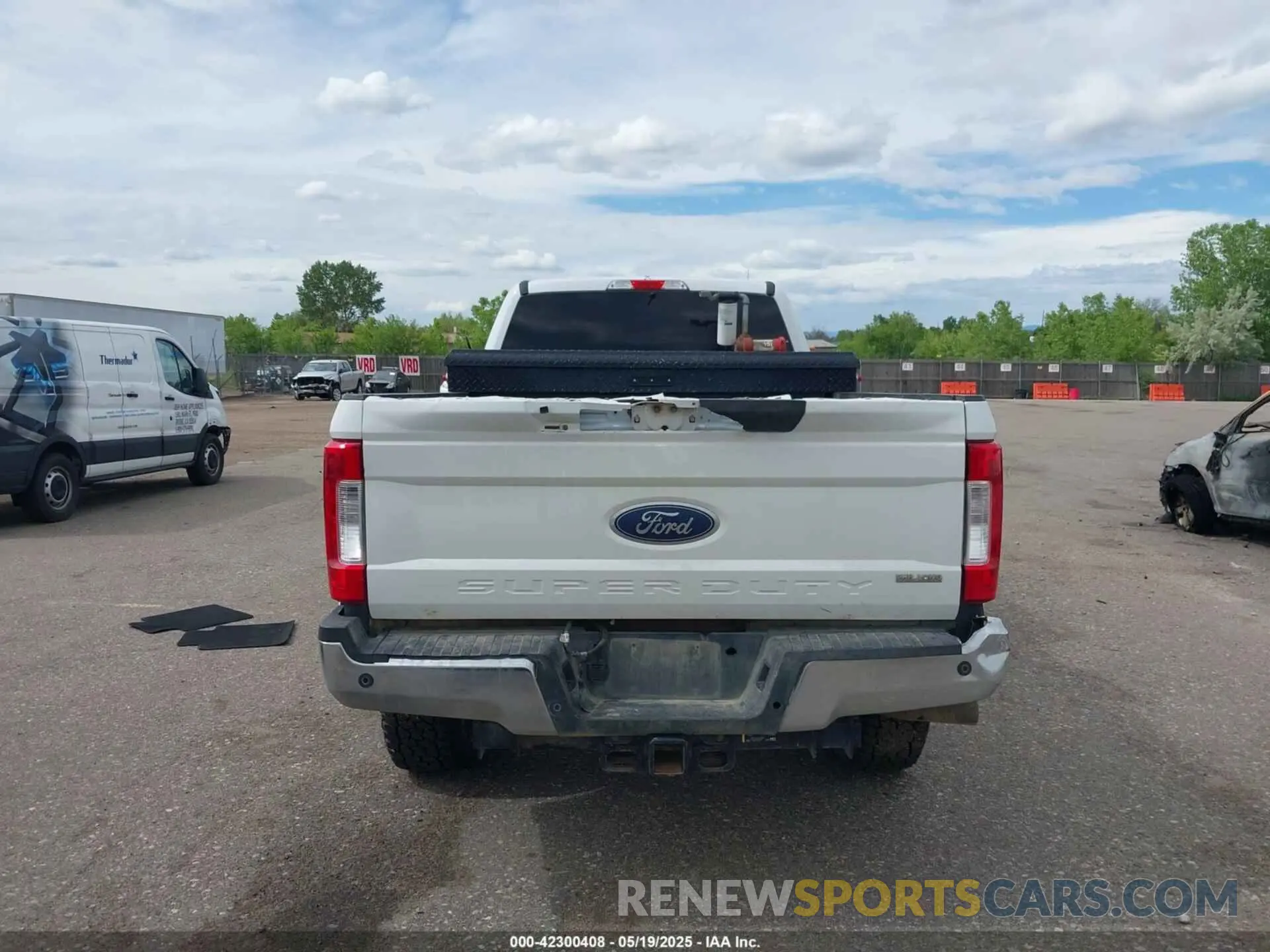 15 Photograph of a damaged car 1FT8W3BT5KEE66328 FORD F-350 2019