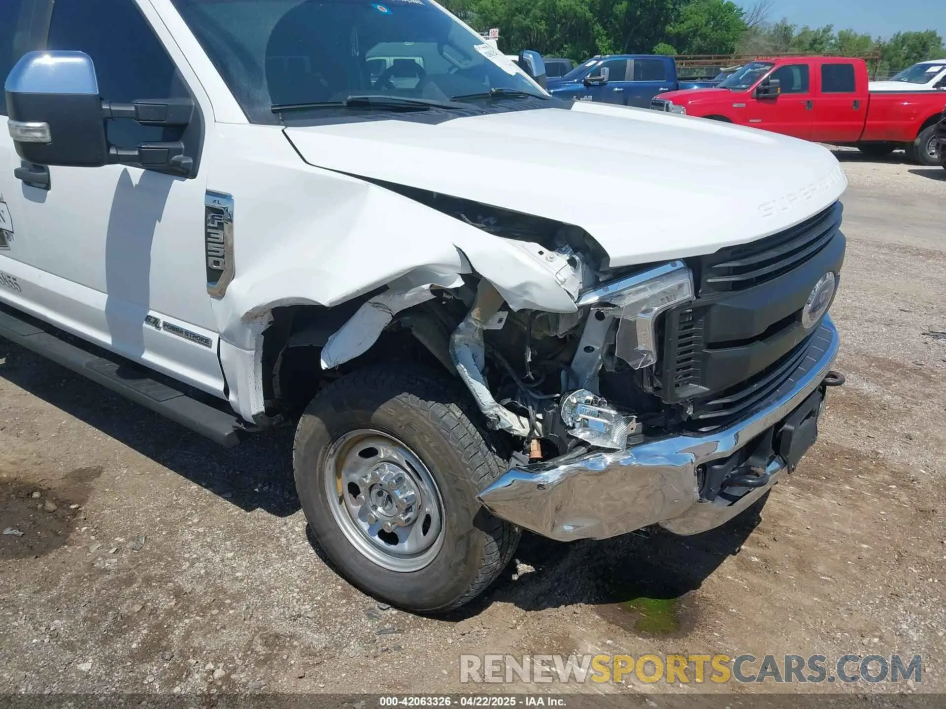 6 Photograph of a damaged car 1FT8W3BT5KEF01076 FORD F-350 2019