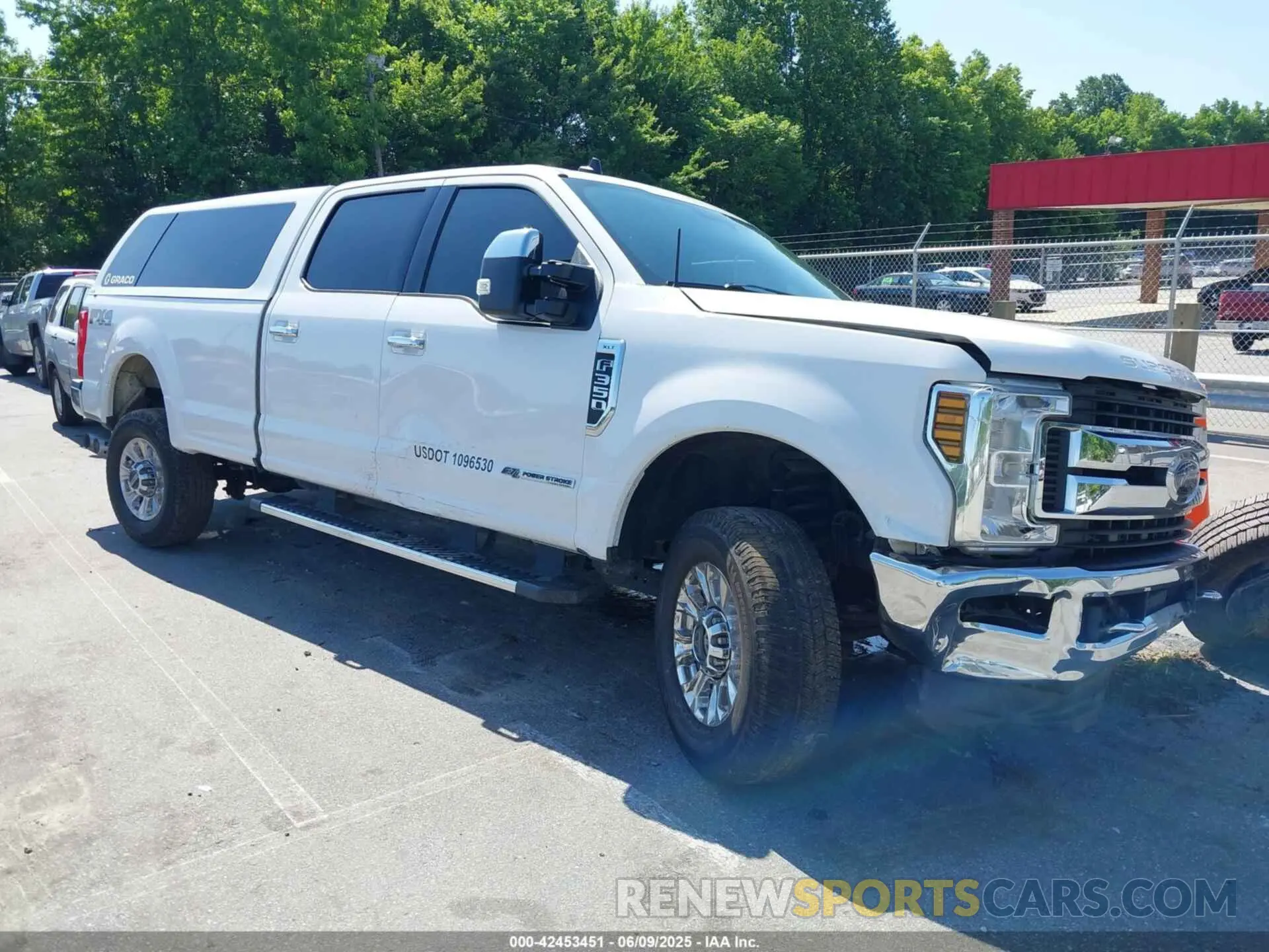 1 Фотография поврежденного автомобиля 1FT8W3BT6KEE18563 FORD F-350 2019