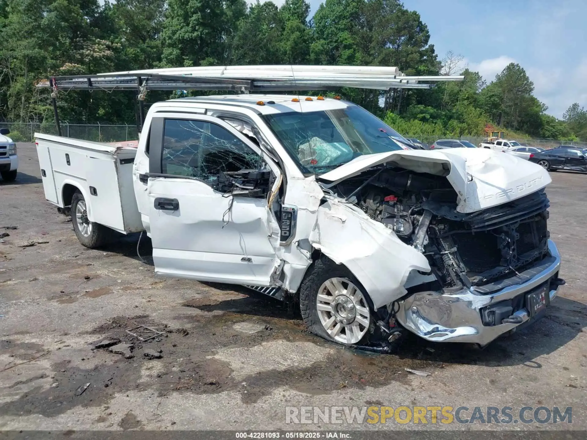 1 Photograph of a damaged car 1FT8W3BT8KEC82761 FORD F-350 2019