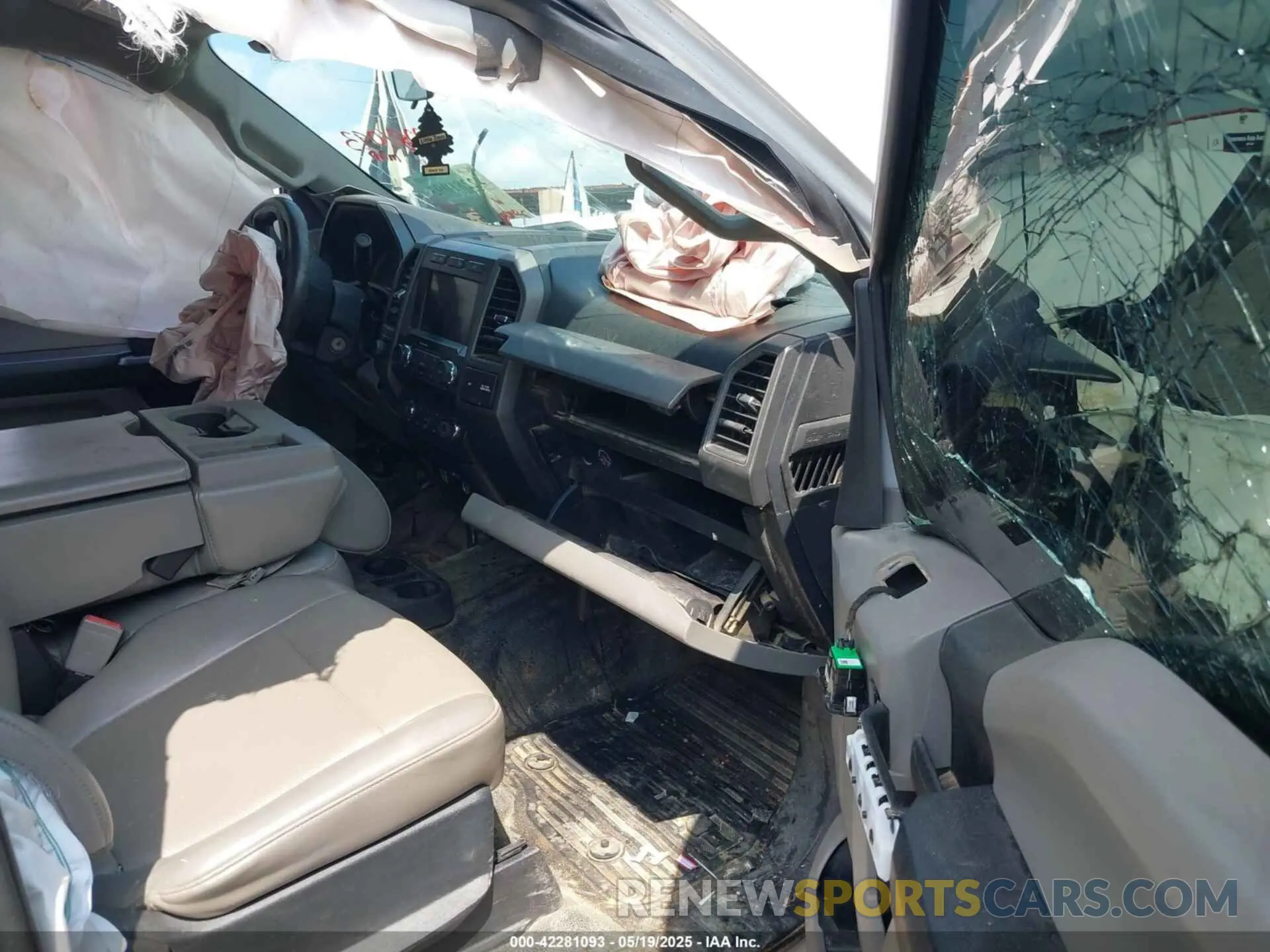 11 Photograph of a damaged car 1FT8W3BT8KEC82761 FORD F-350 2019