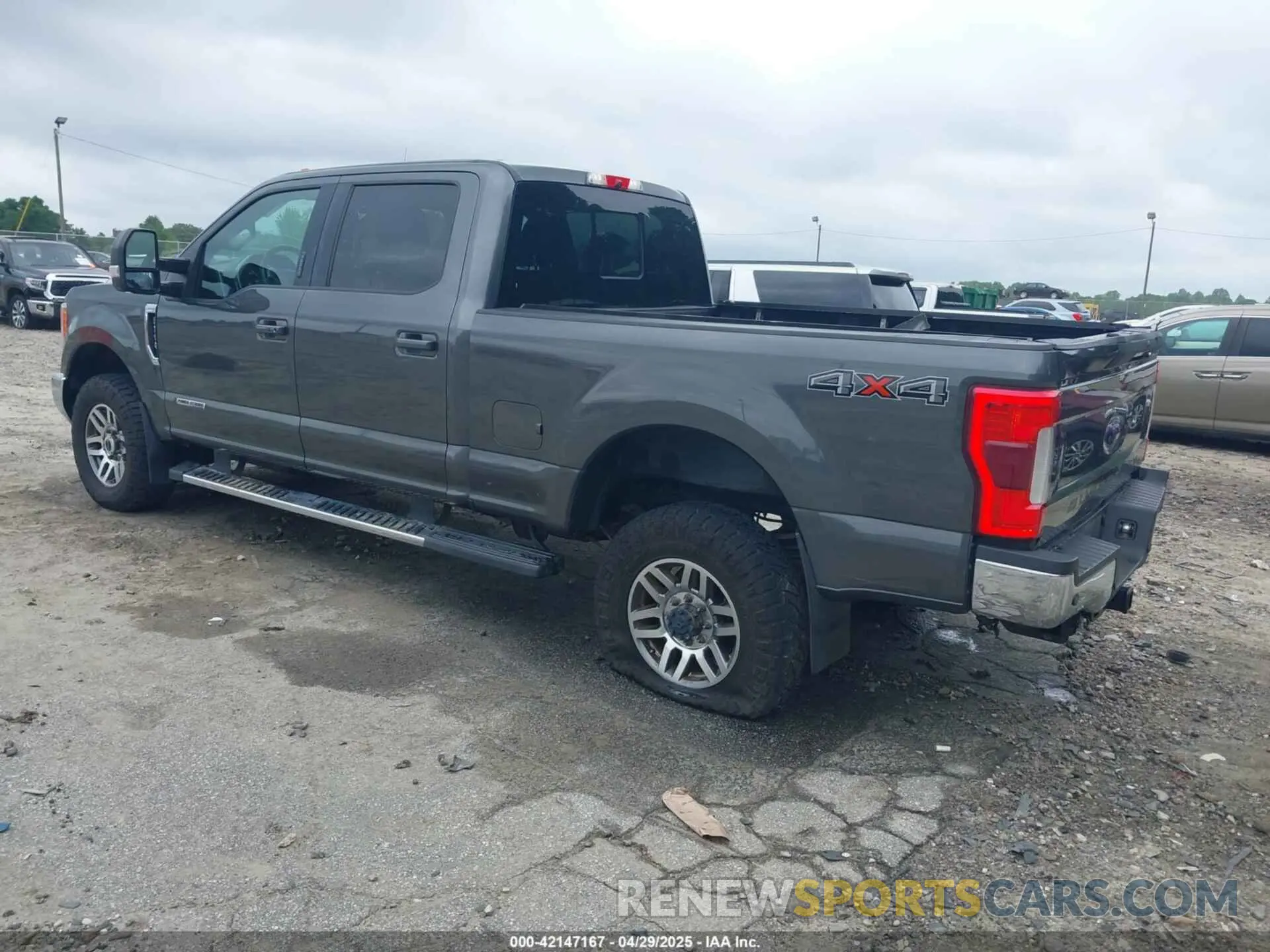 3 Фотография поврежденного автомобиля 1FT8W3BT9KED81136 FORD F-350 2019