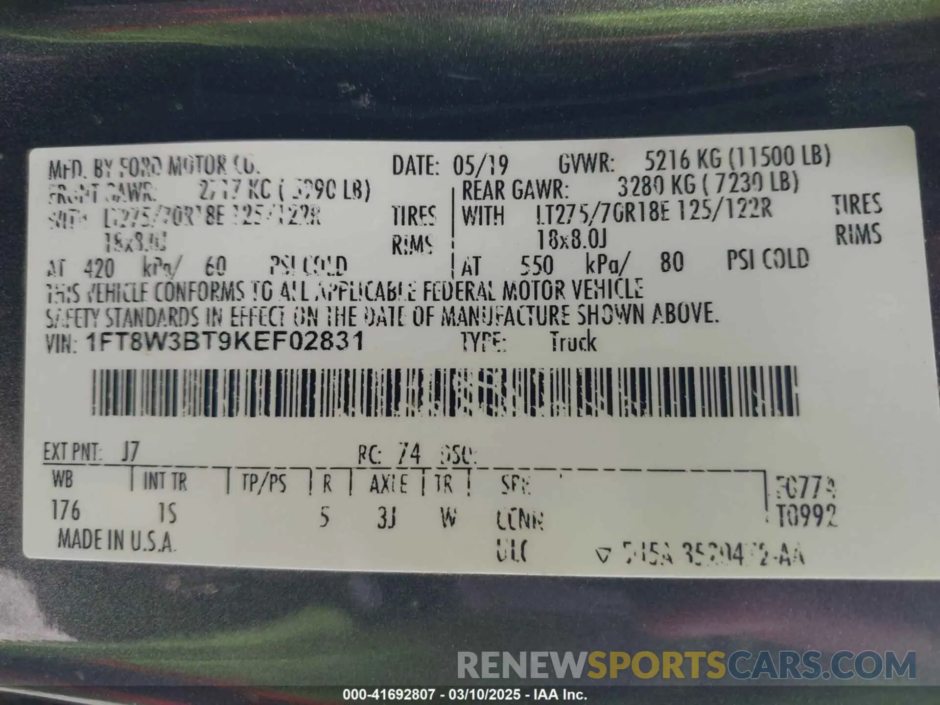 8 Photograph of a damaged car 1FT8W3BT9KEF02831 FORD F-350 2019