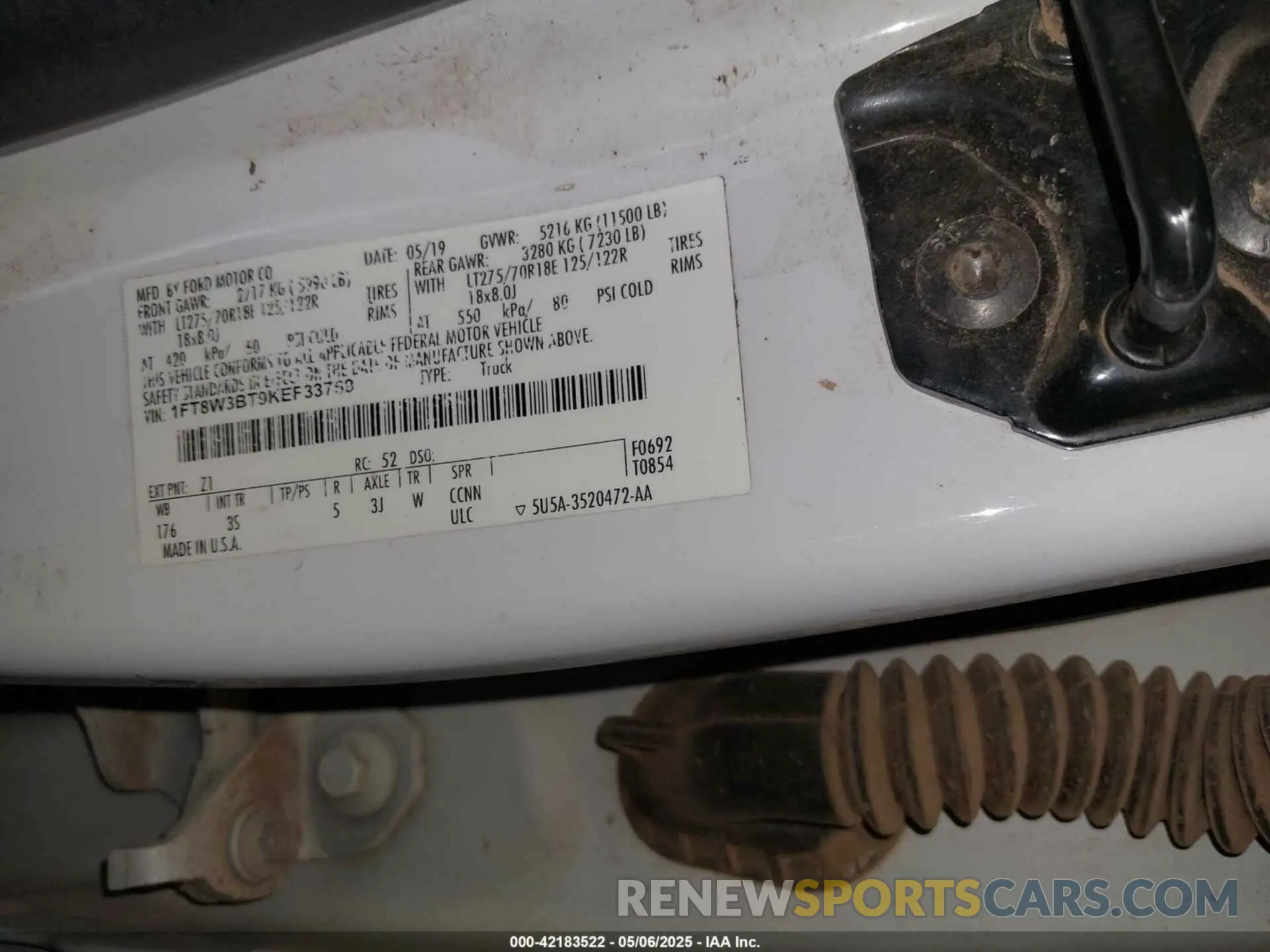 8 Photograph of a damaged car 1FT8W3BT9KEF33769 FORD F-350 2019
