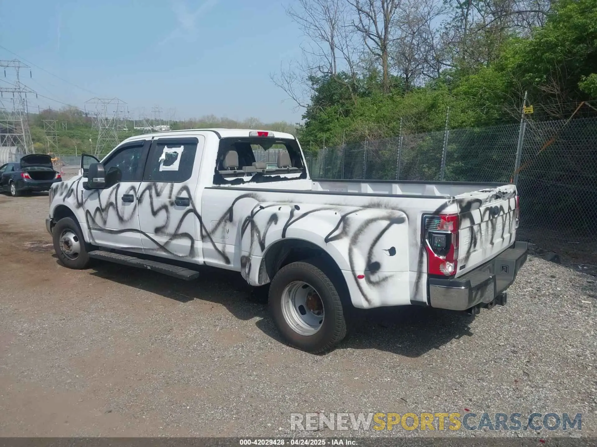 16 Фотография поврежденного автомобиля 1FT8W3CT5KEF10102 FORD F-350 2019