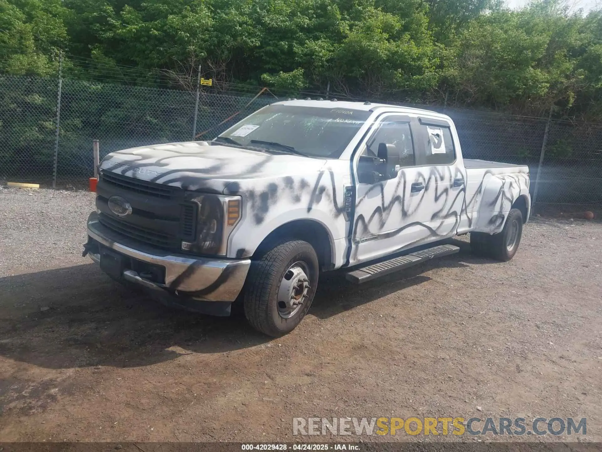 2 Фотография поврежденного автомобиля 1FT8W3CT5KEF10102 FORD F-350 2019