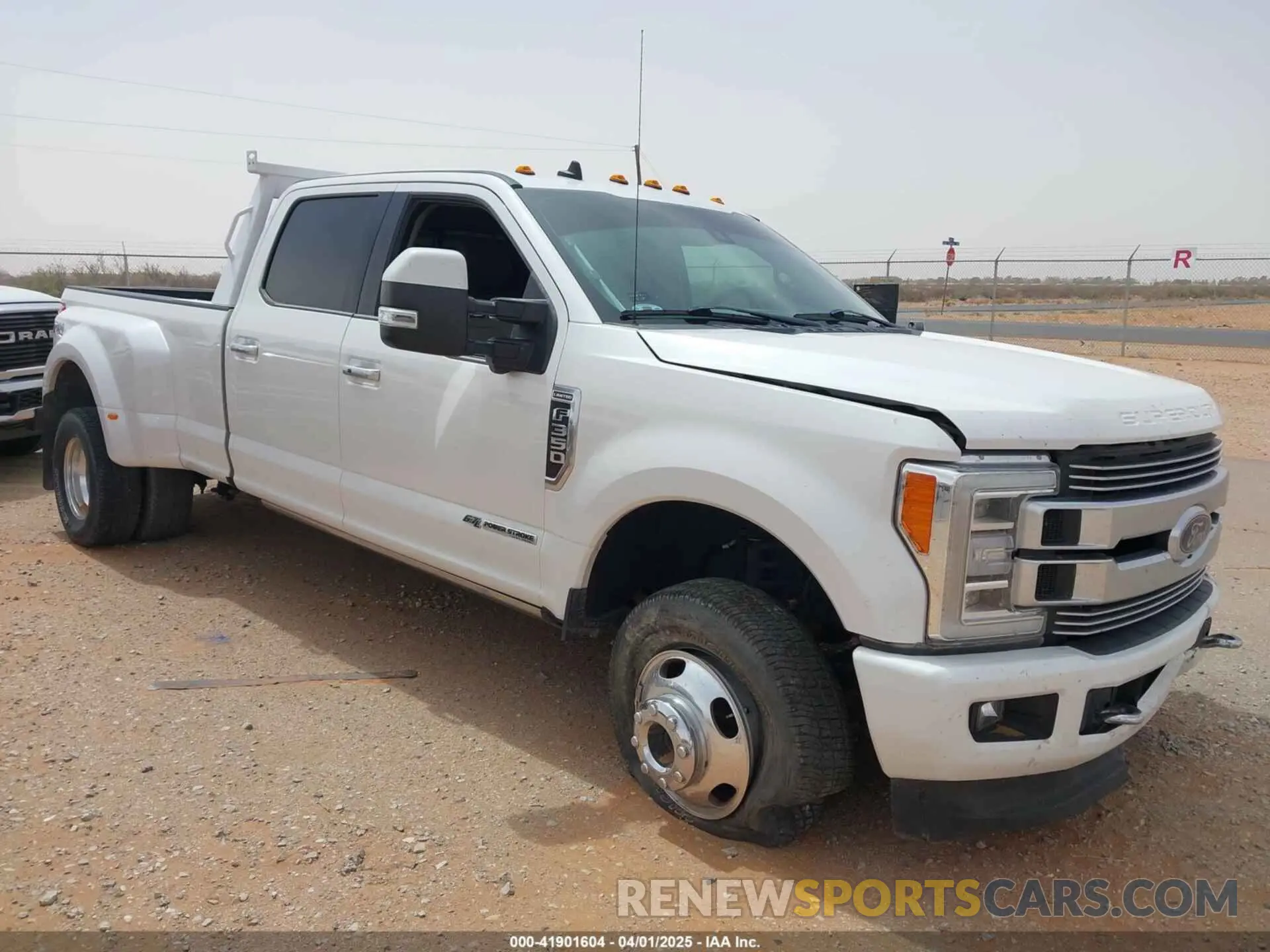 1 Фотография поврежденного автомобиля 1FT8W3DT5KED92907 FORD F-350 2019