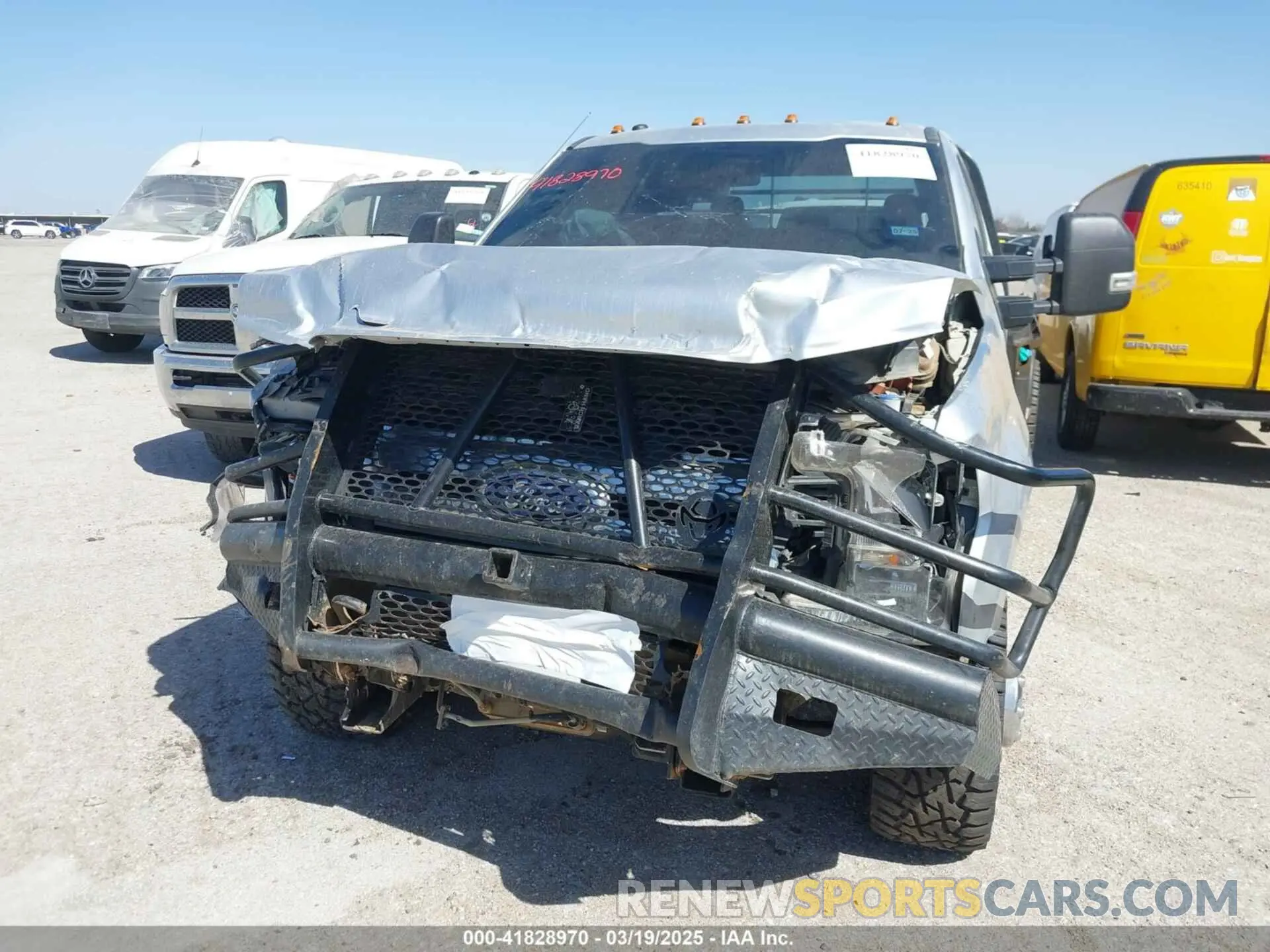 11 Photograph of a damaged car 1FT8W3DT5KEF39307 FORD F-350 2019