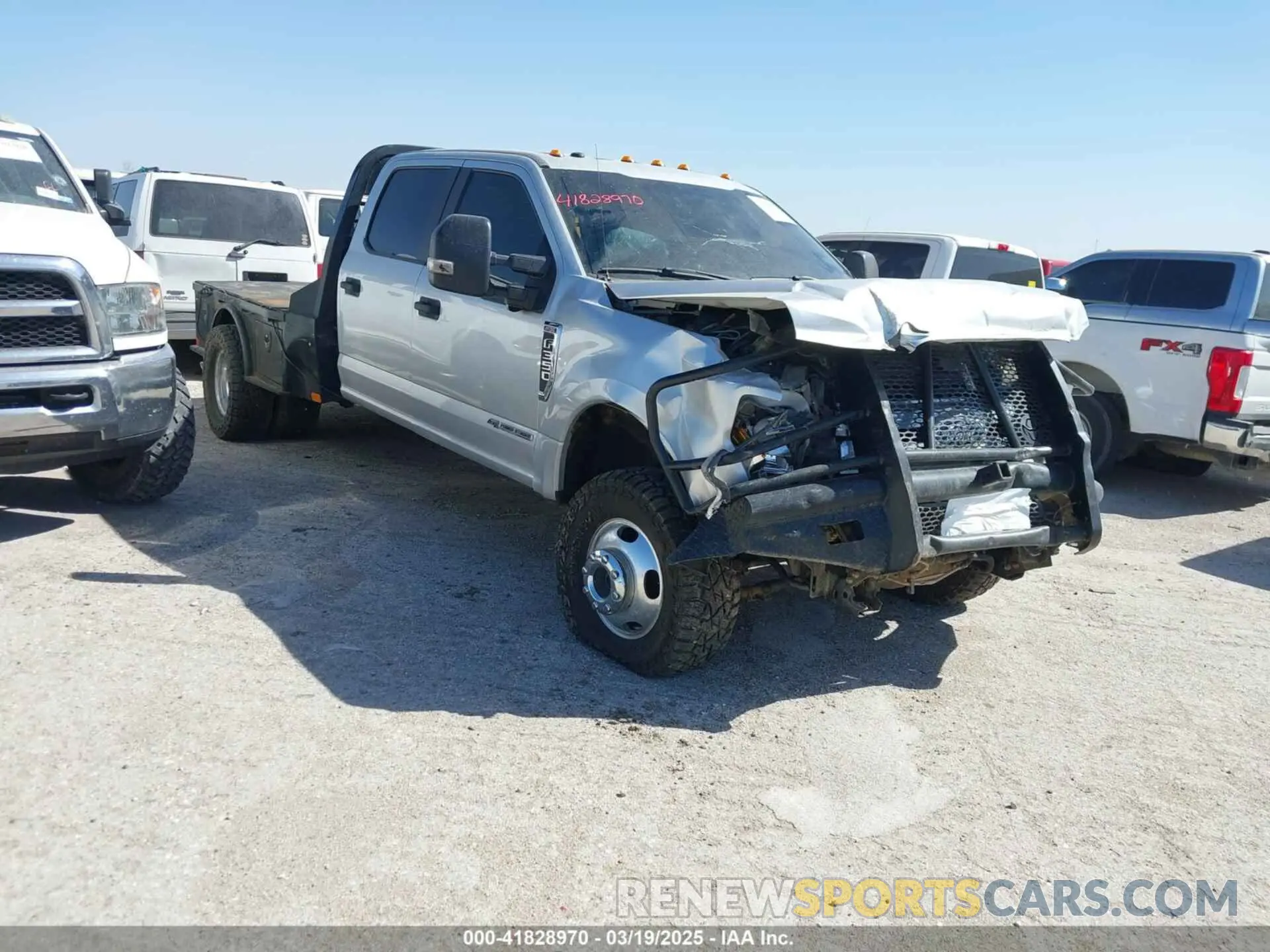 13 Photograph of a damaged car 1FT8W3DT5KEF39307 FORD F-350 2019