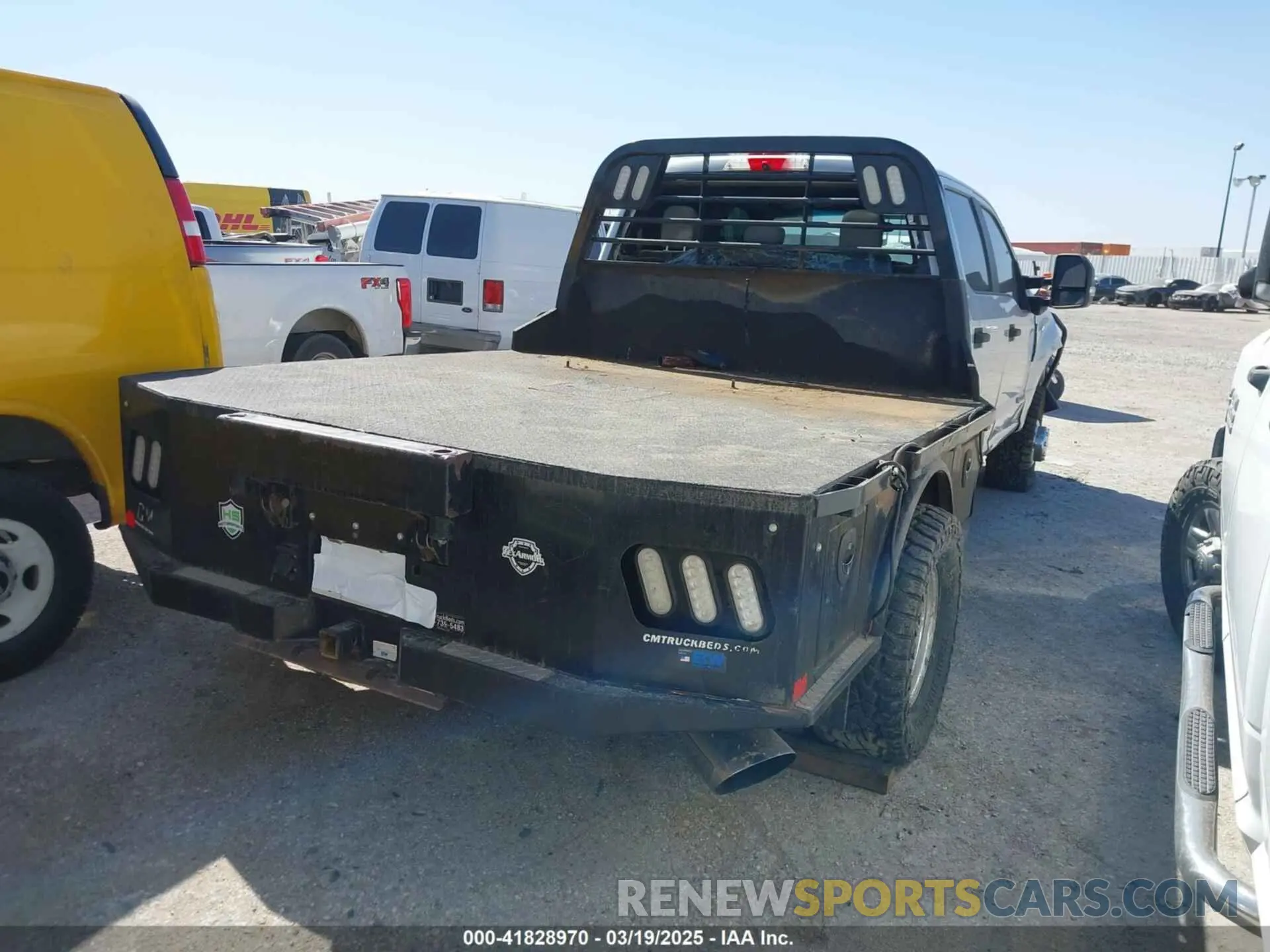 4 Photograph of a damaged car 1FT8W3DT5KEF39307 FORD F-350 2019