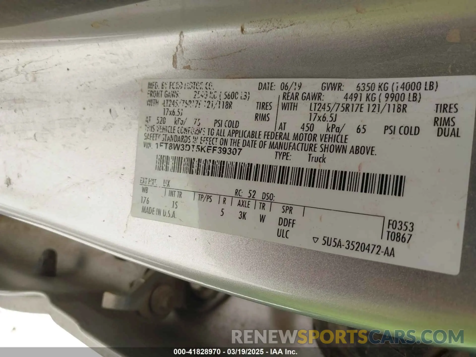 8 Photograph of a damaged car 1FT8W3DT5KEF39307 FORD F-350 2019