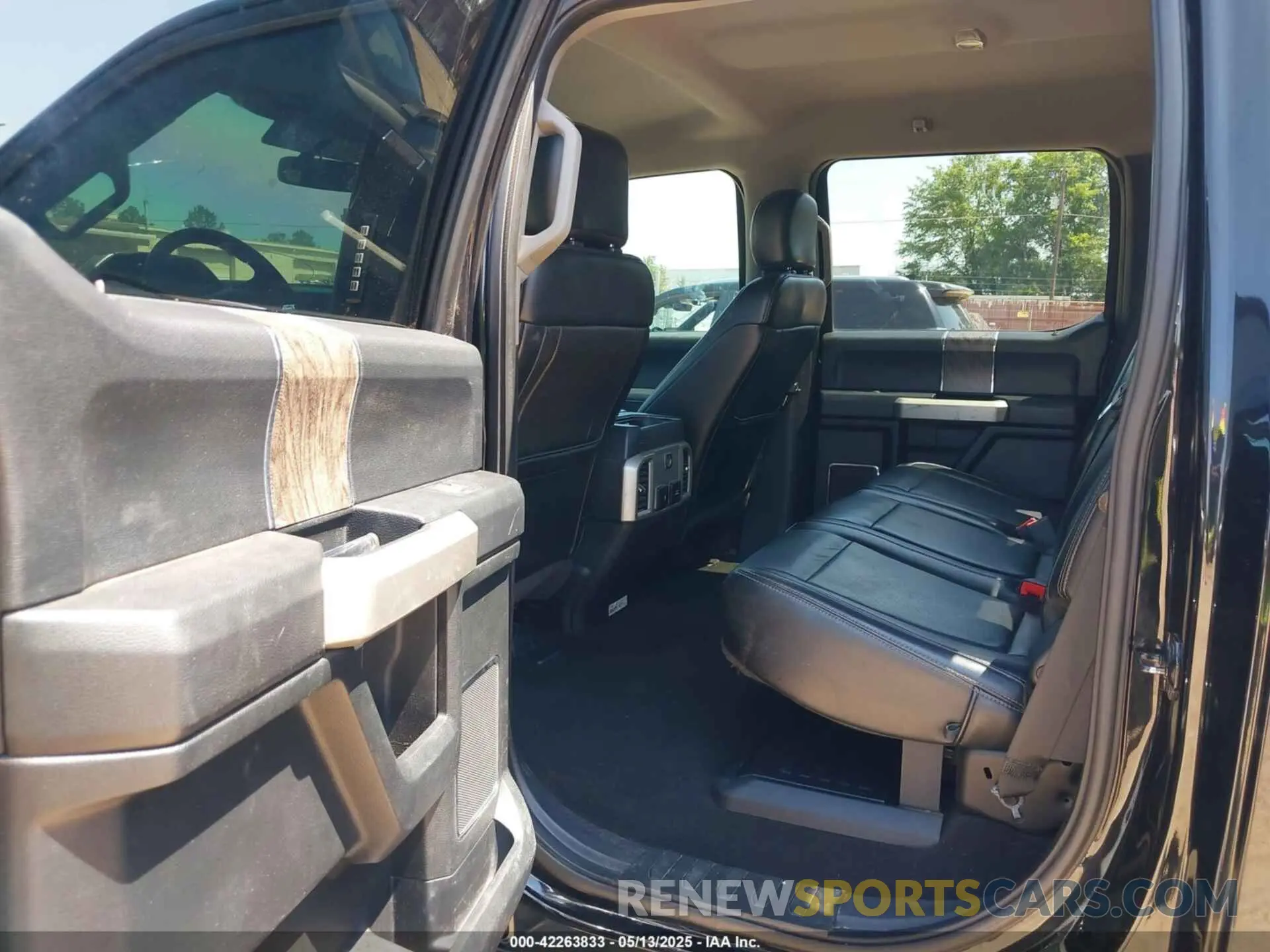 7 Photograph of a damaged car 1FT8W3DT6KED10358 FORD F-350 2019