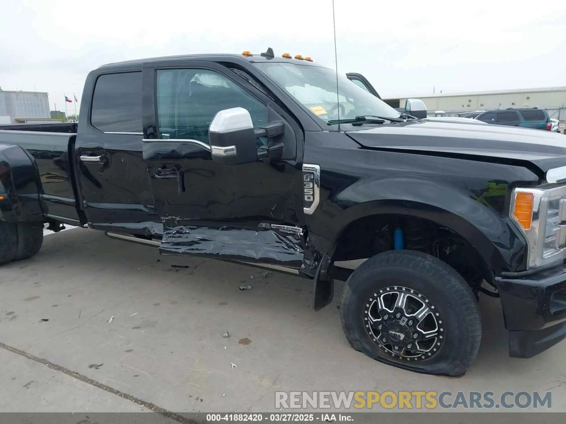 11 Фотография поврежденного автомобиля 1FT8W3DT6KEE20312 FORD F-350 2019