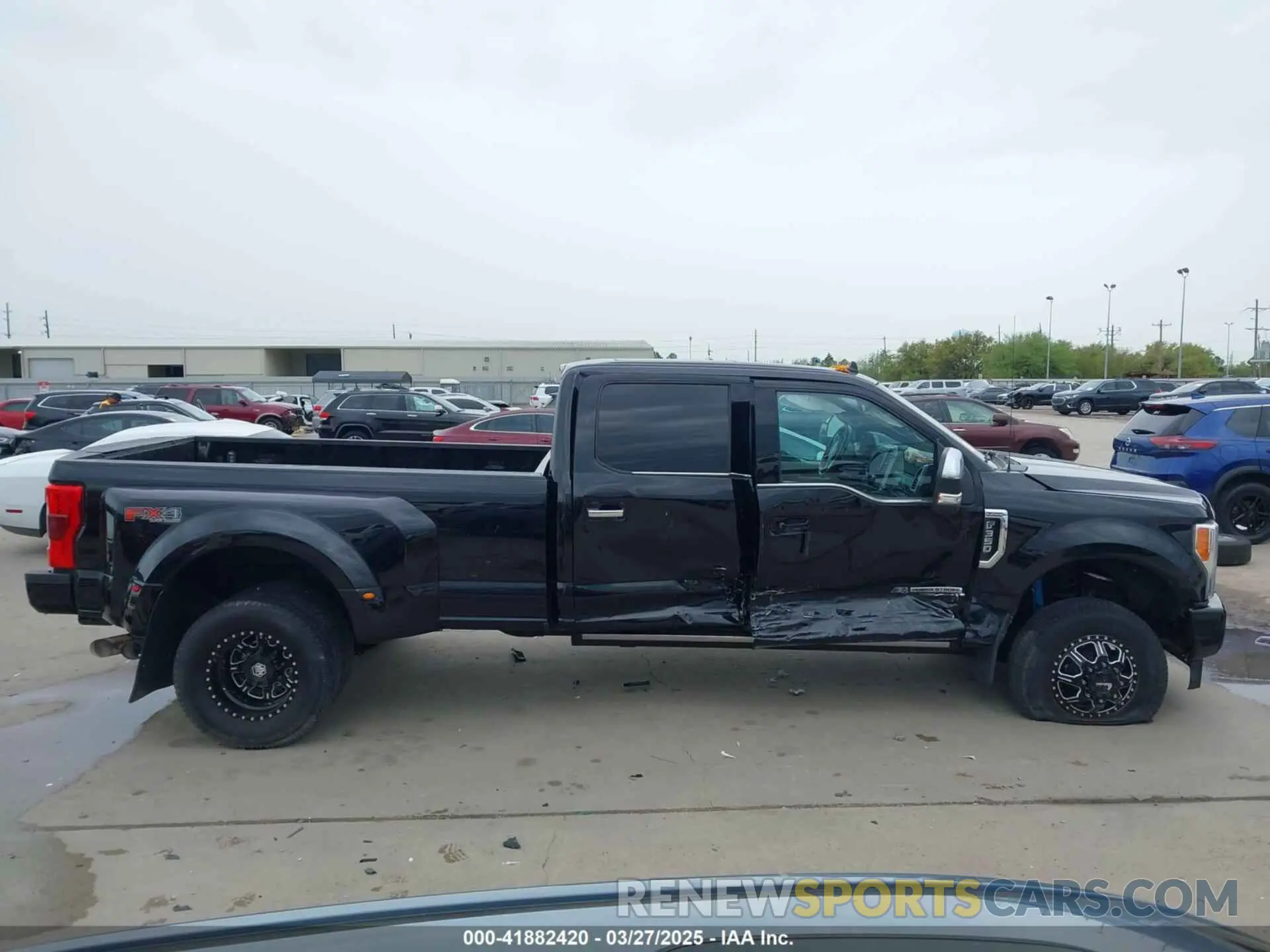 13 Фотография поврежденного автомобиля 1FT8W3DT6KEE20312 FORD F-350 2019