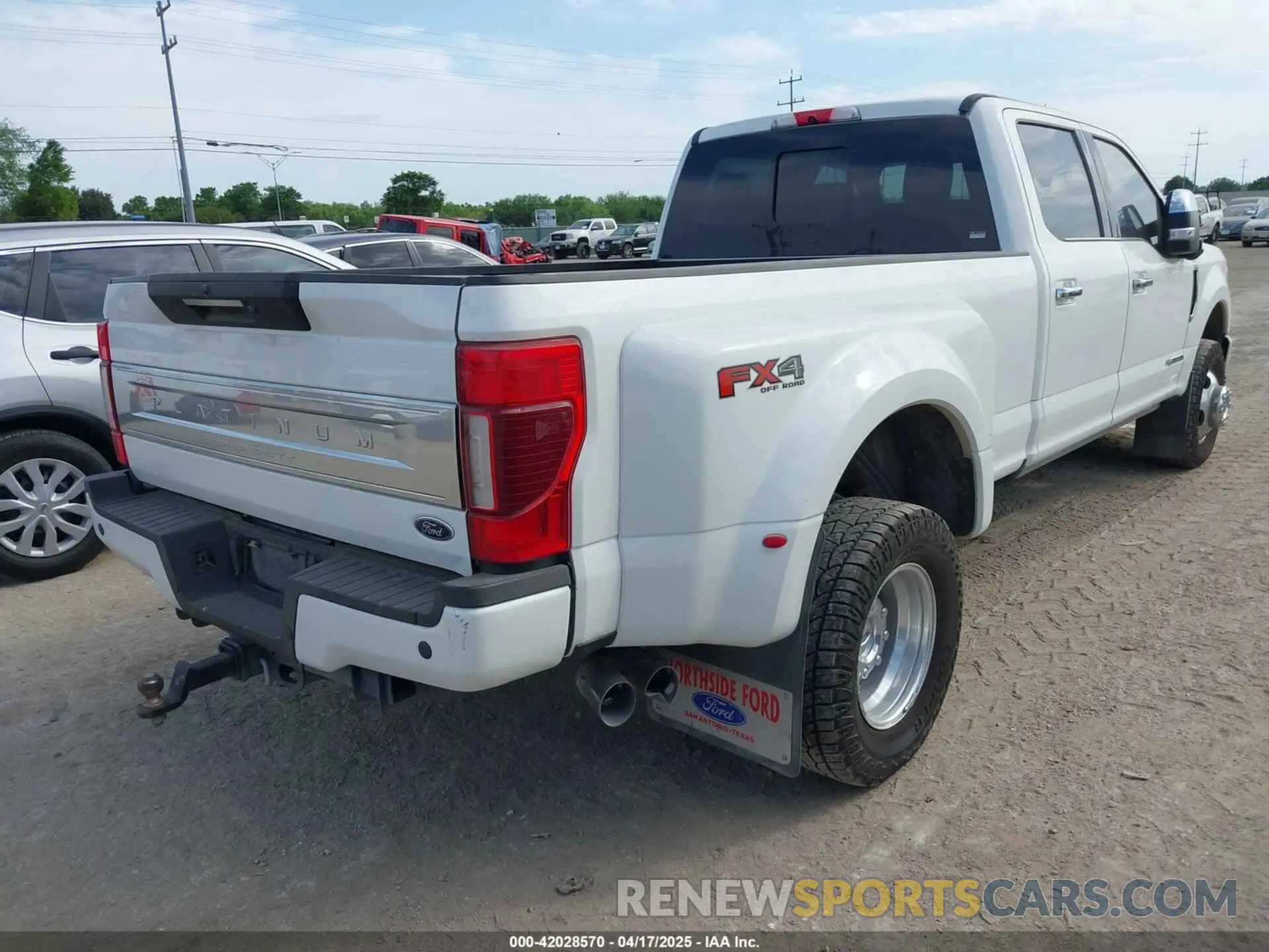 4 Фотография поврежденного автомобиля 1FT8W3DT2LEE94604 FORD F-350 2020
