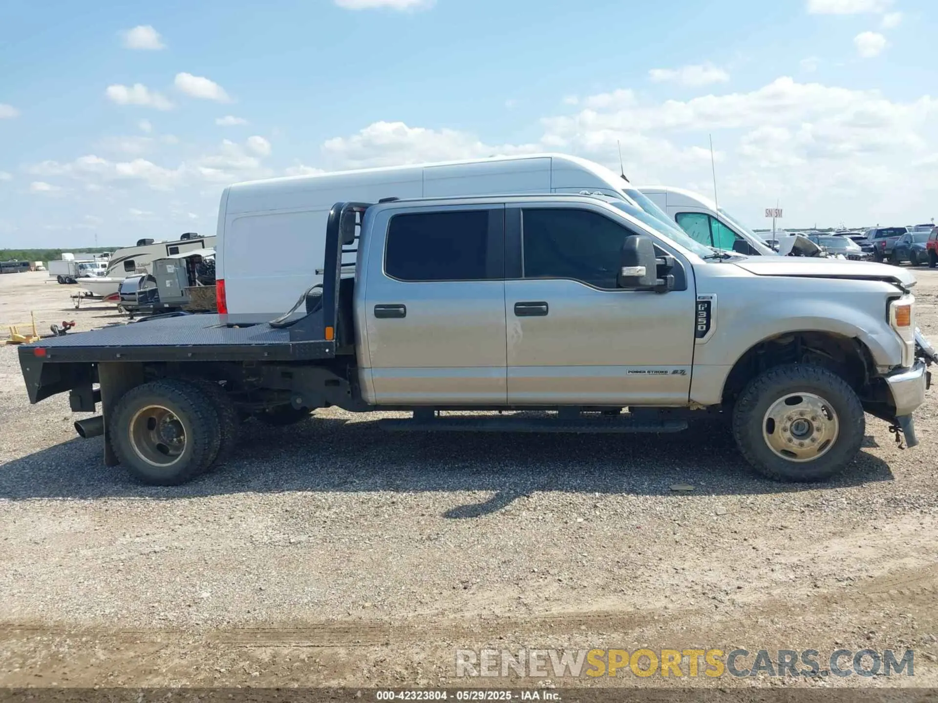 13 Photograph of a damaged car 1FT8W3DT5LEC28784 FORD F-350 2020